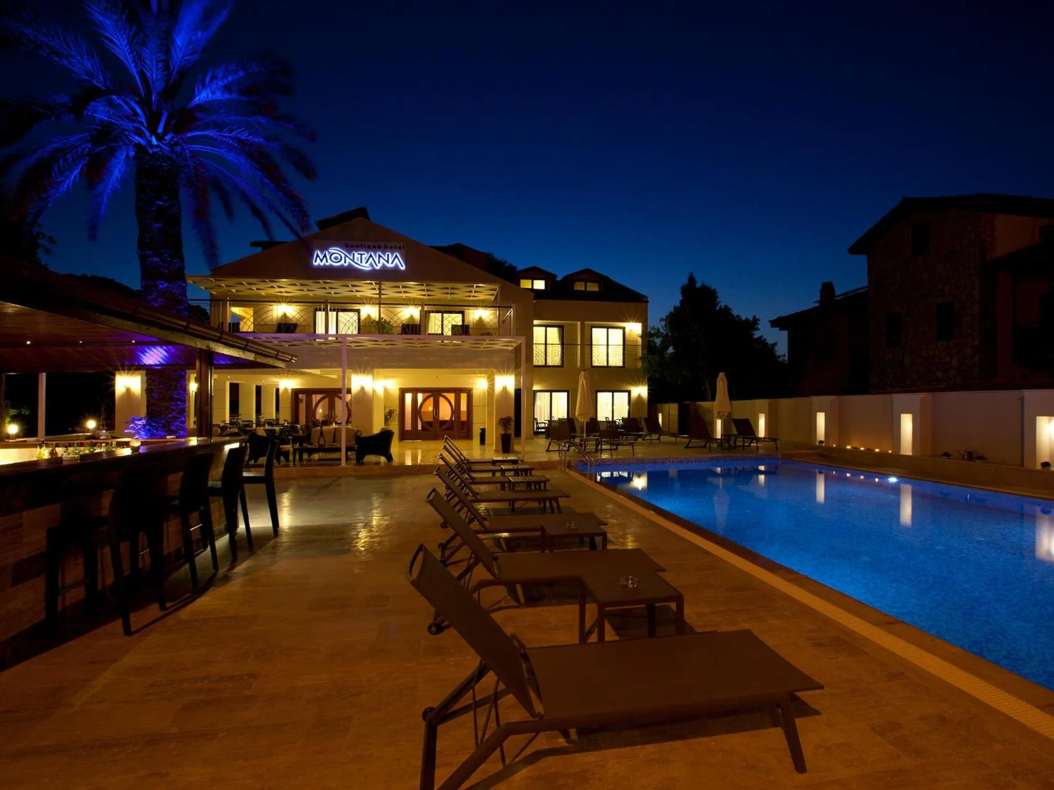 Facade/entrance in Montana Hotel