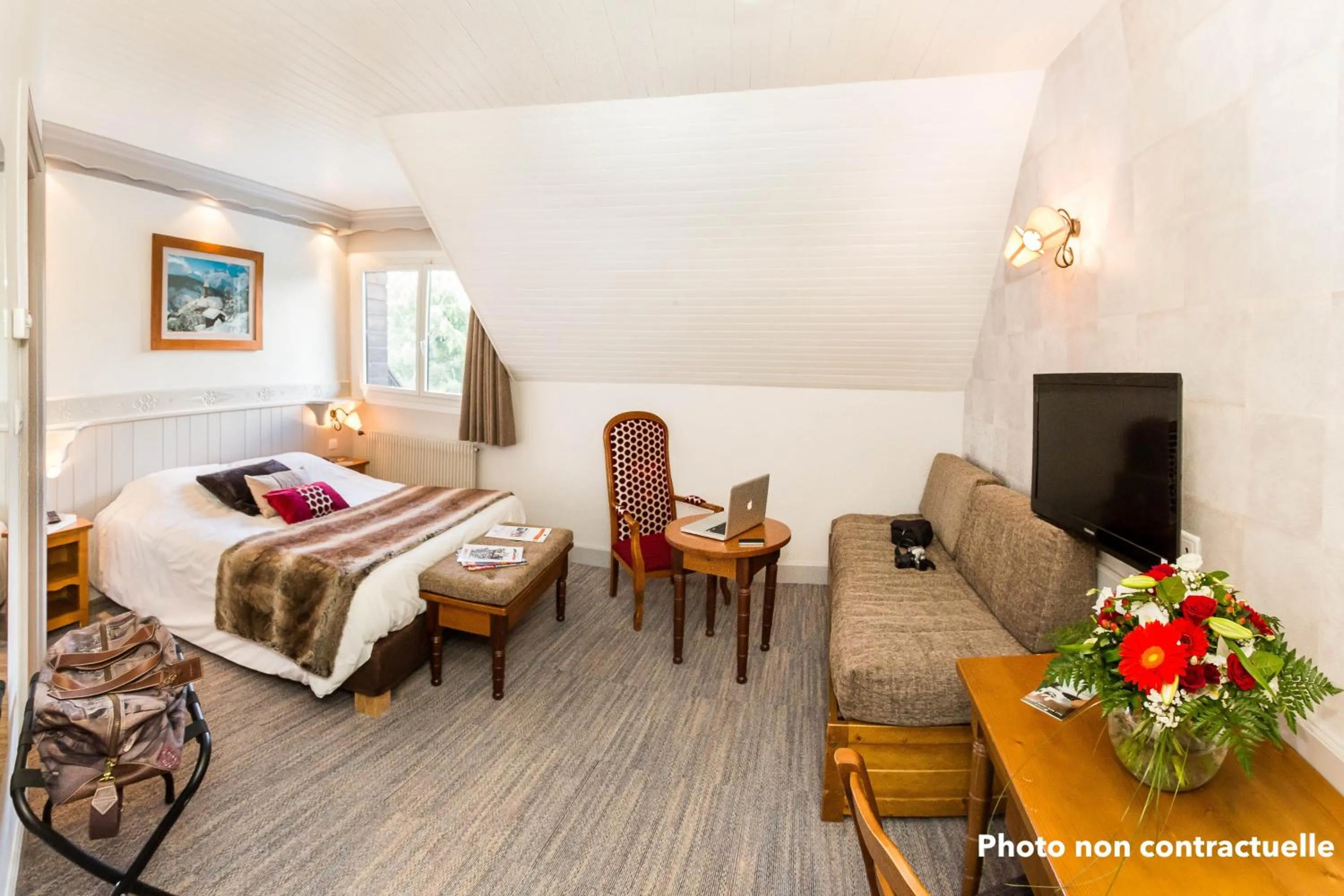 Bed in Hôtel & Spa Les Bartavelles