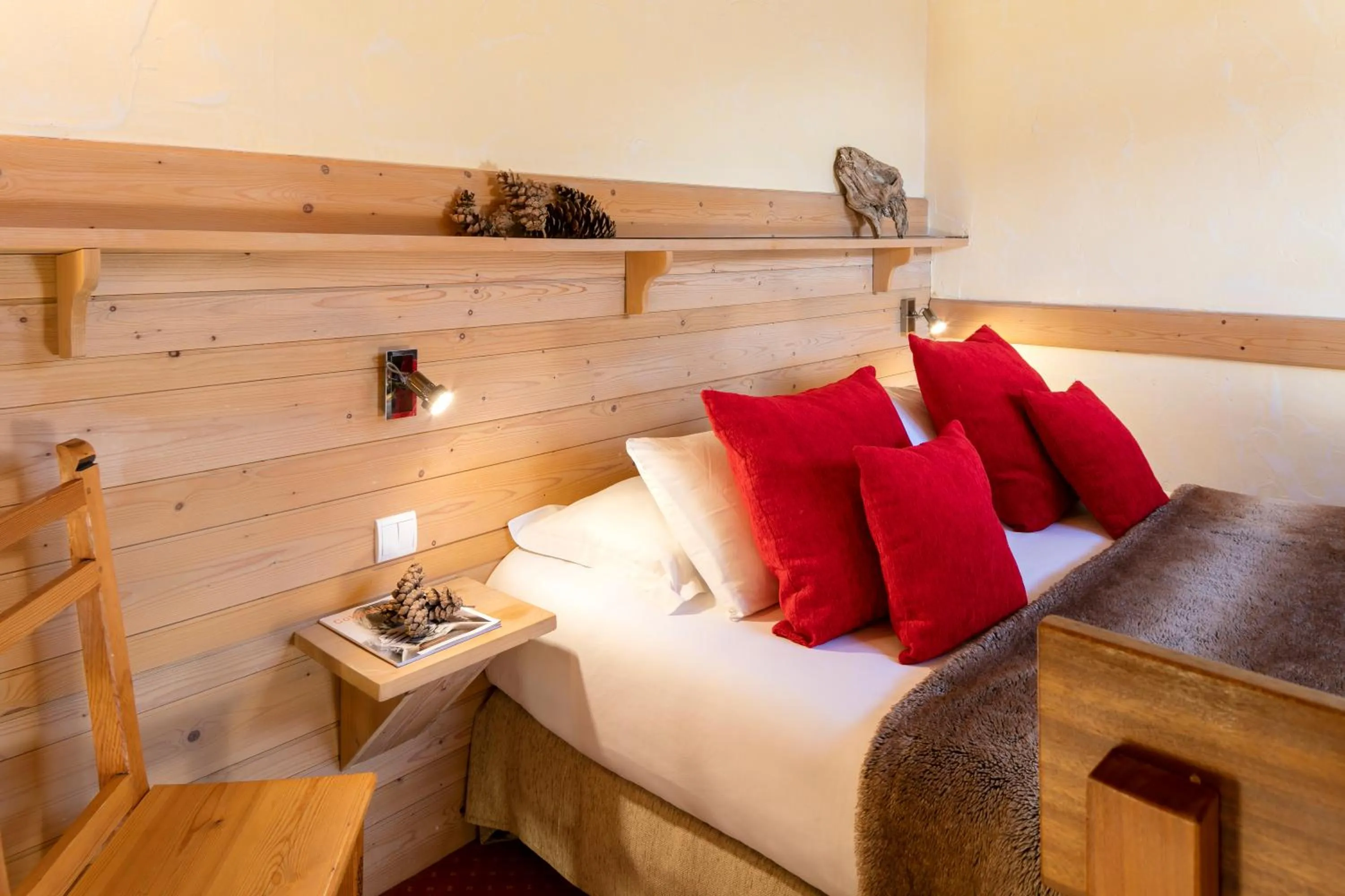 Bed in Hôtel & Spa Les Bartavelles