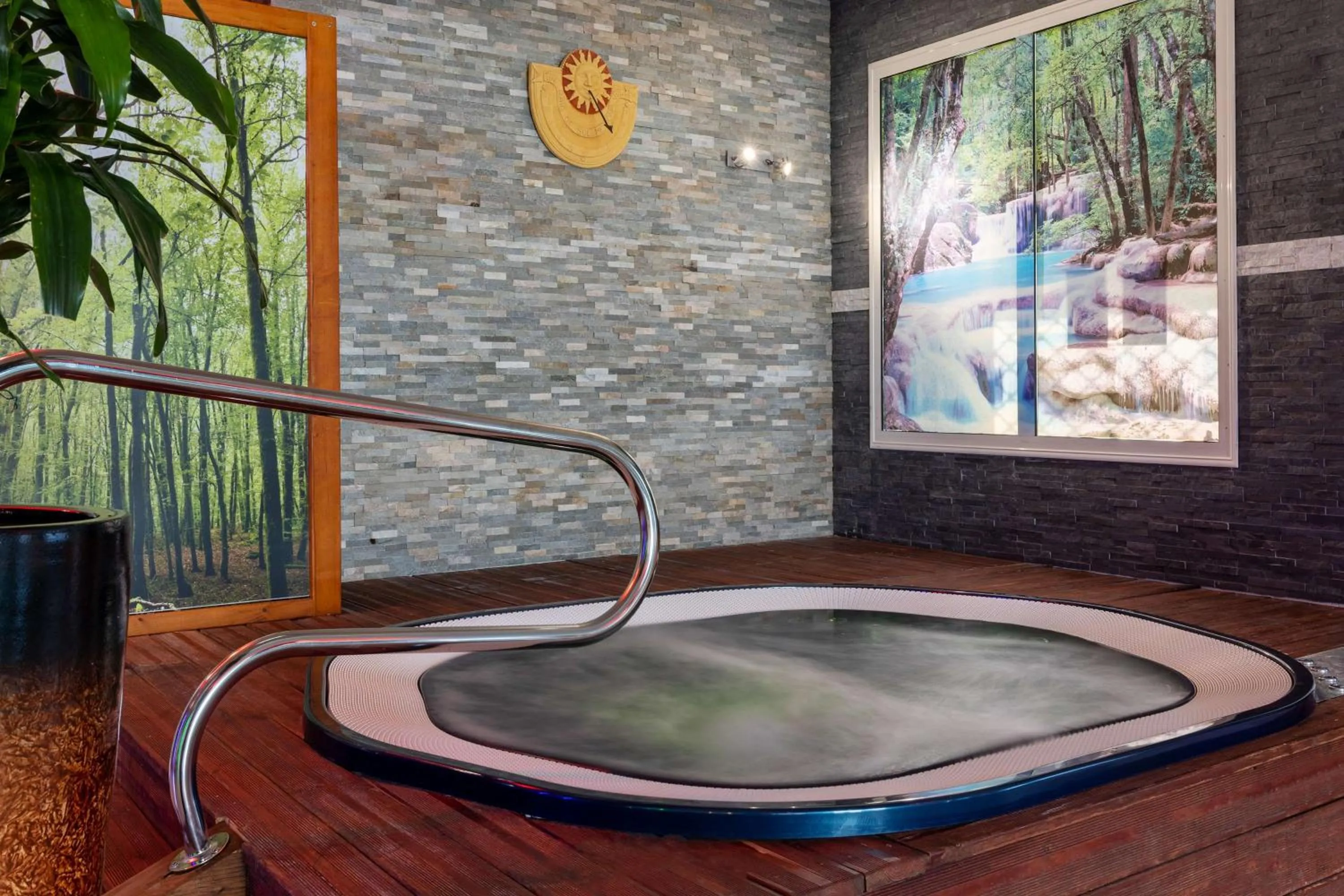 Spa and wellness centre/facilities in Best Western Hotel & SPA Pau Lescar Aeroport