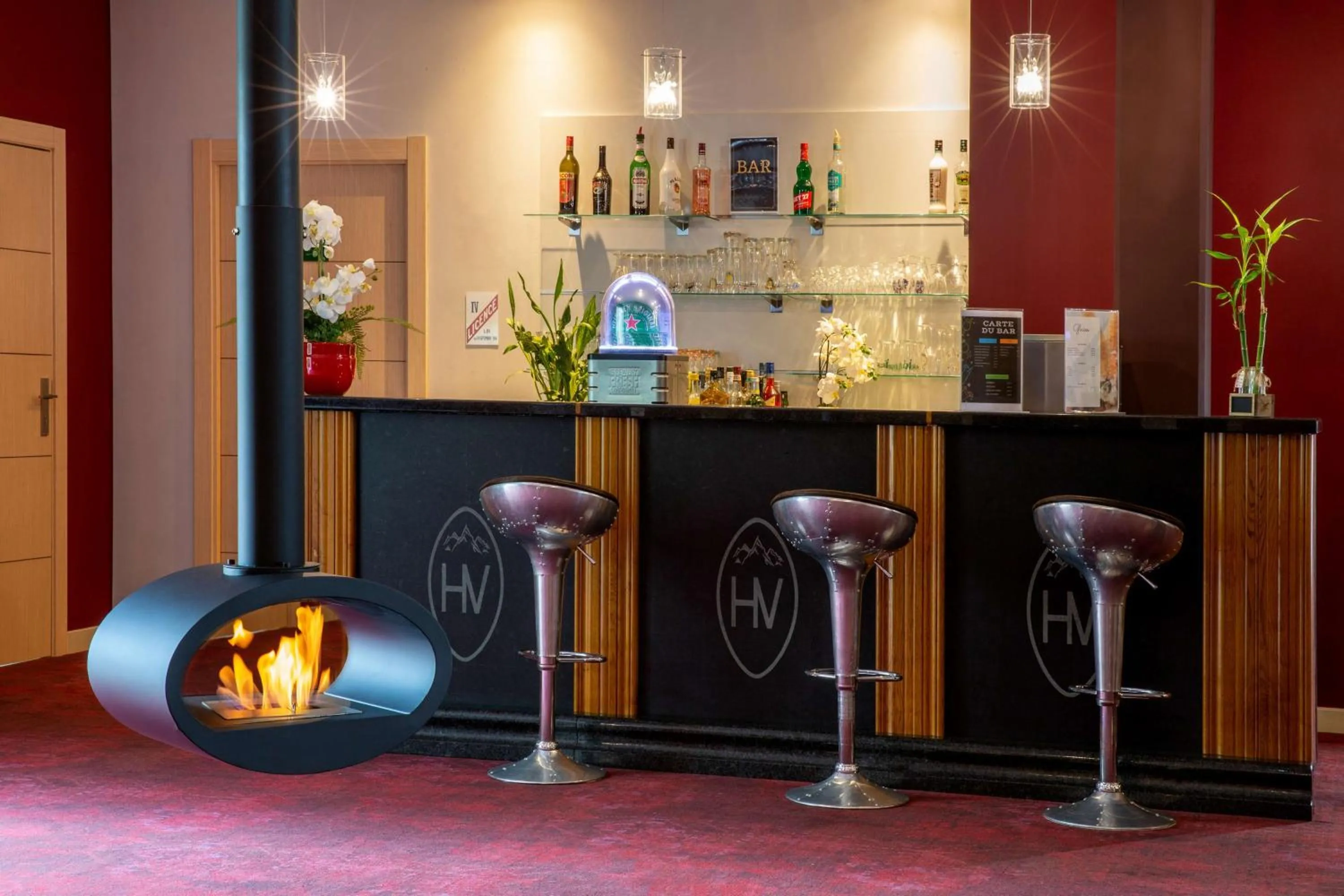 Lounge or bar in Best Western Hotel & SPA Pau Lescar Aeroport
