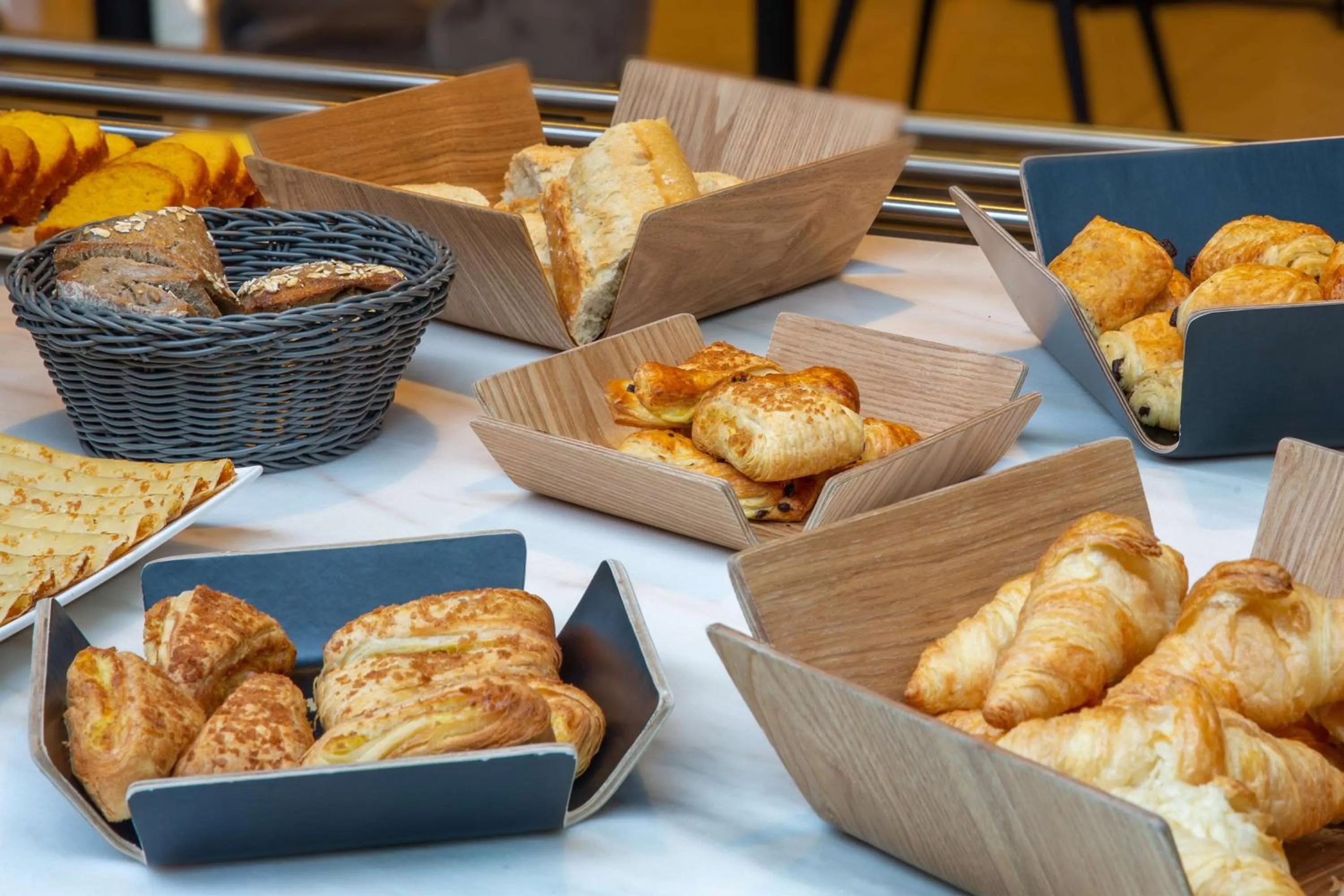 Breakfast in Best Western Hotel & SPA Pau Lescar Aeroport