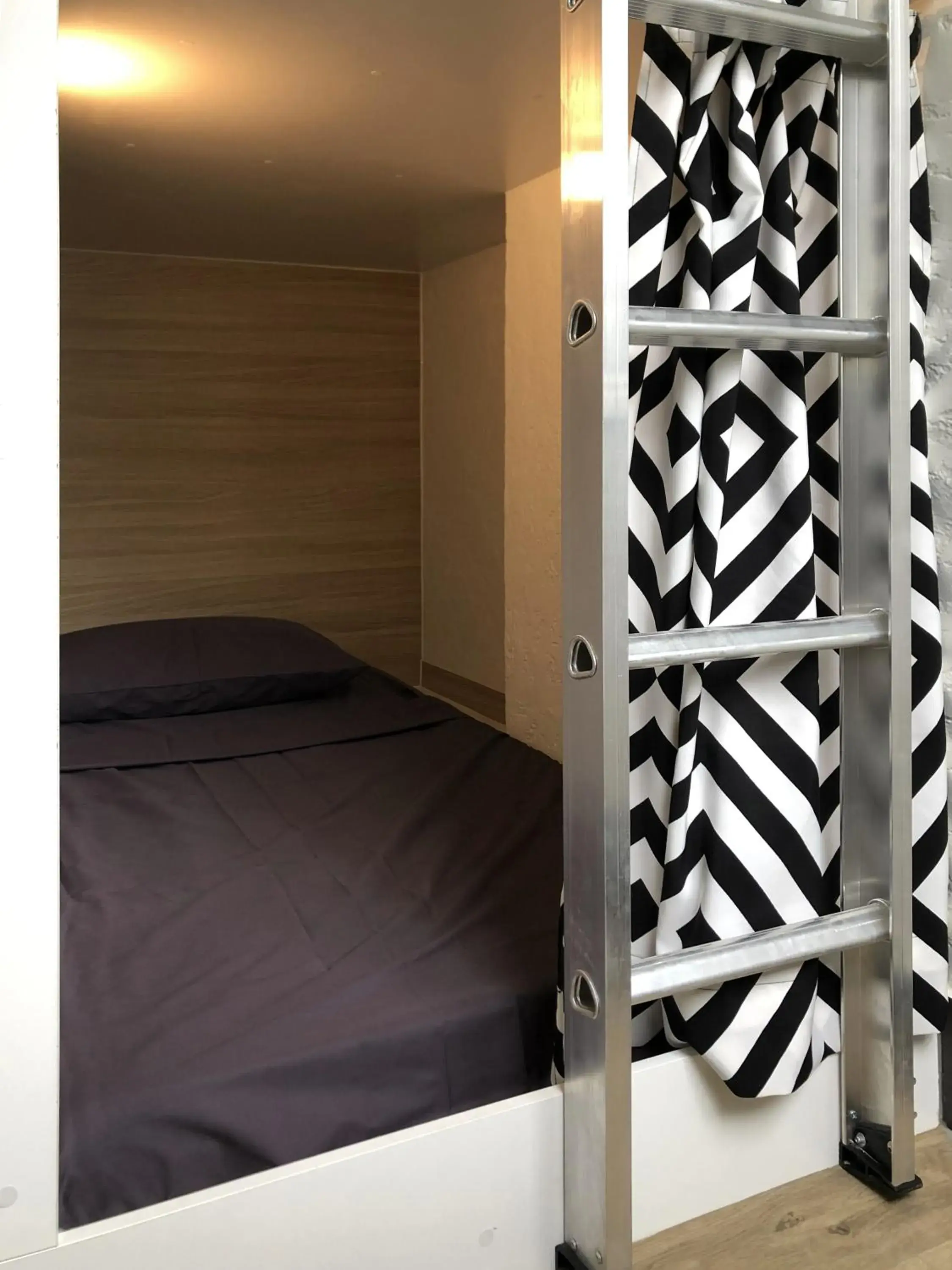 Bed in 18-Bed Mixed Pod Room in Brisbane Quarters Bed in 18-Bed Mixed Pod Room in Brisbane Quarters