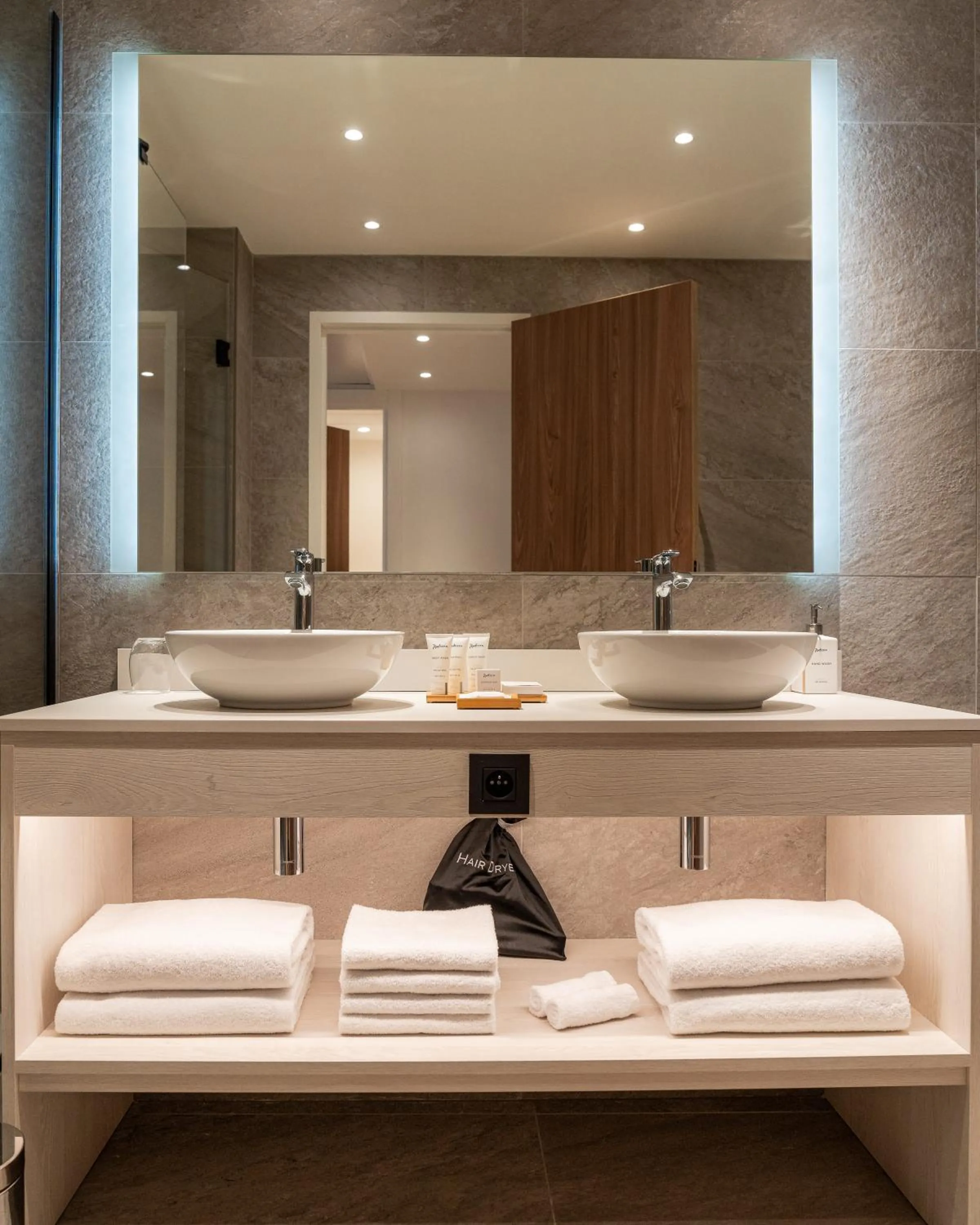 Bathroom in Radisson Hotel Nice Airport