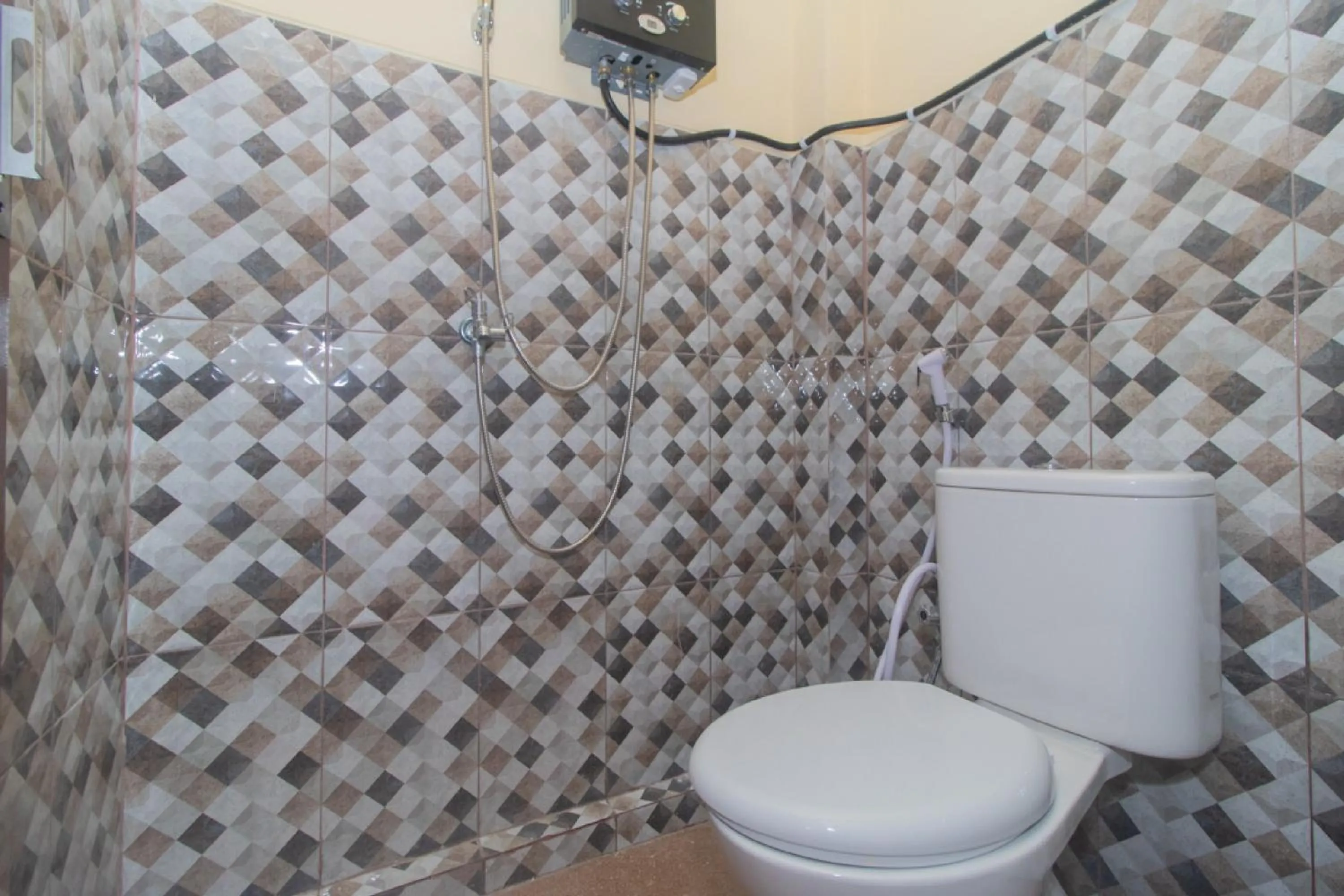 Bathroom in RedDoorz Syariah near Politeknik Negeri Madiun