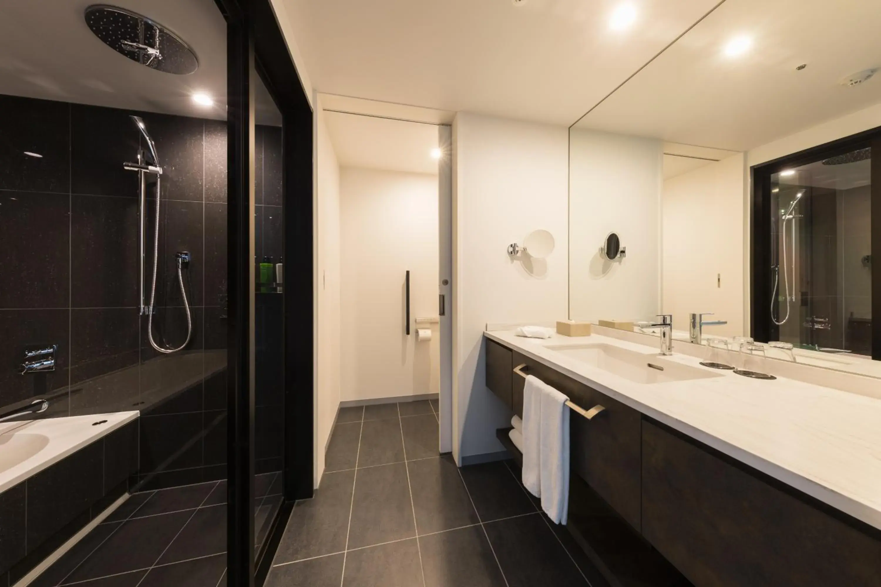 High Floor Twin Room with Extra Bed - Non-Smoking in Hotel Metropolitan Kawasaki High Floor Twin Room with Extra Bed - Non-Smoking in Hotel Metropolitan Kawasaki