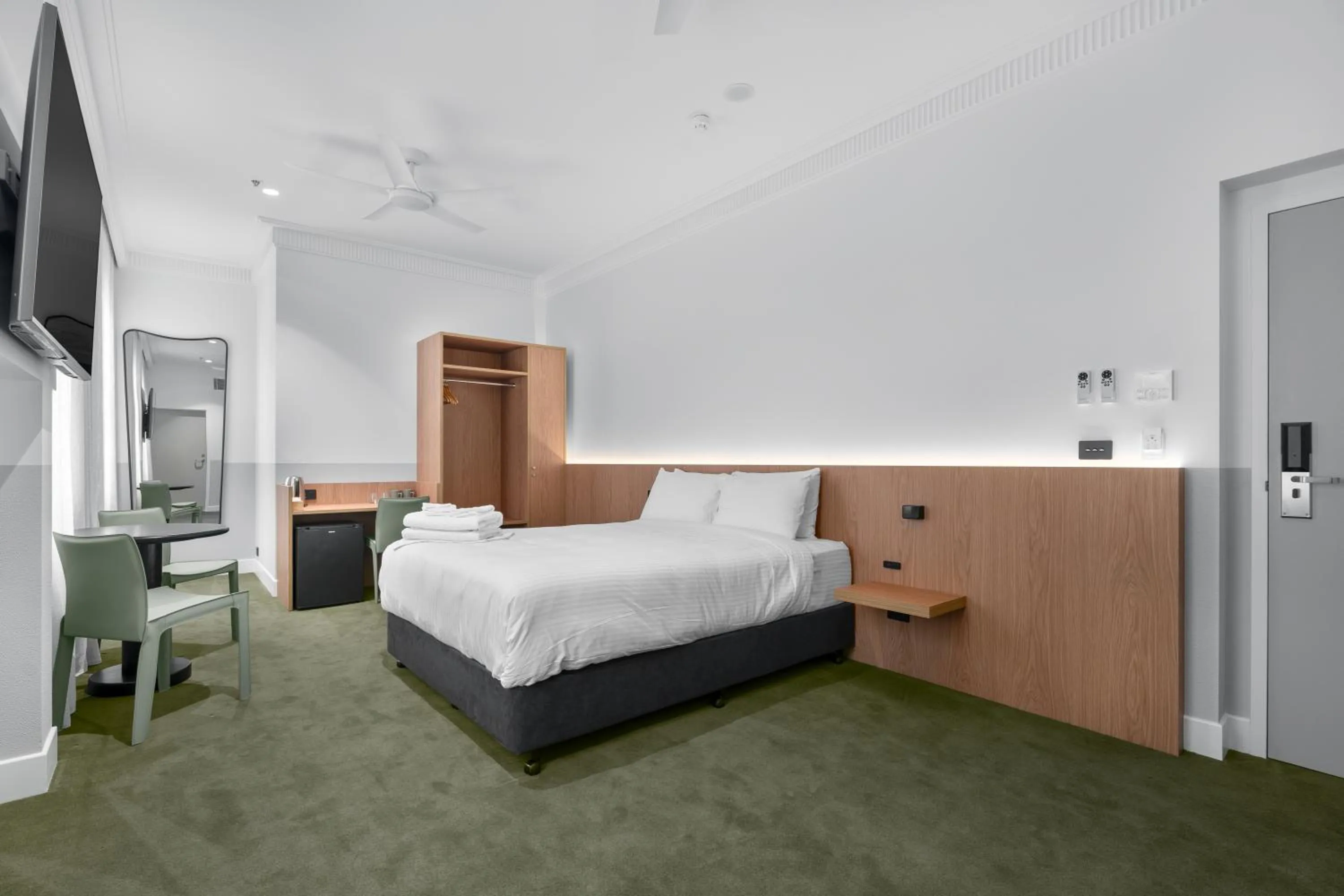 Bed in Royal Hotel Orange