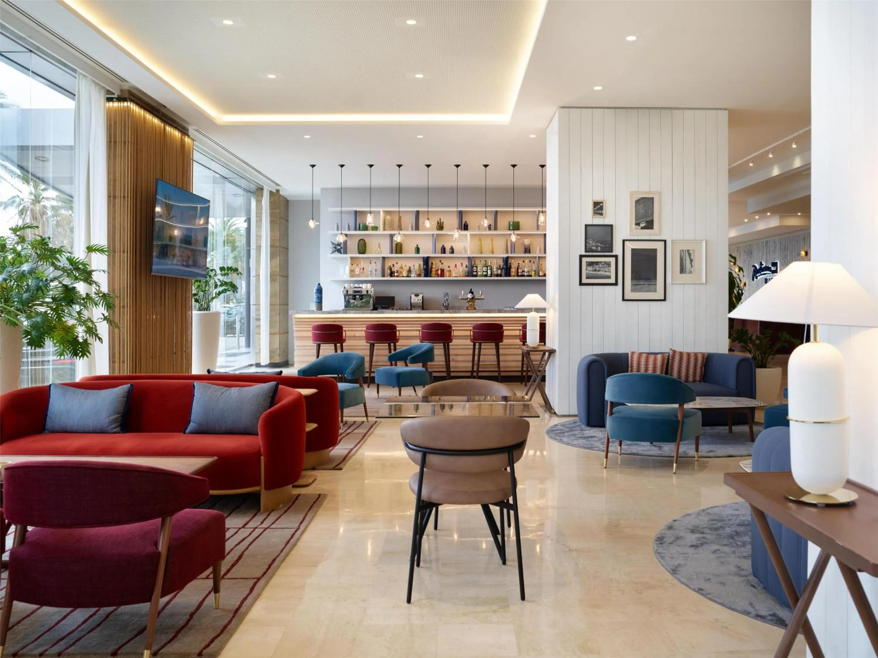Lounge or bar in Radisson Blu Hotel Nice