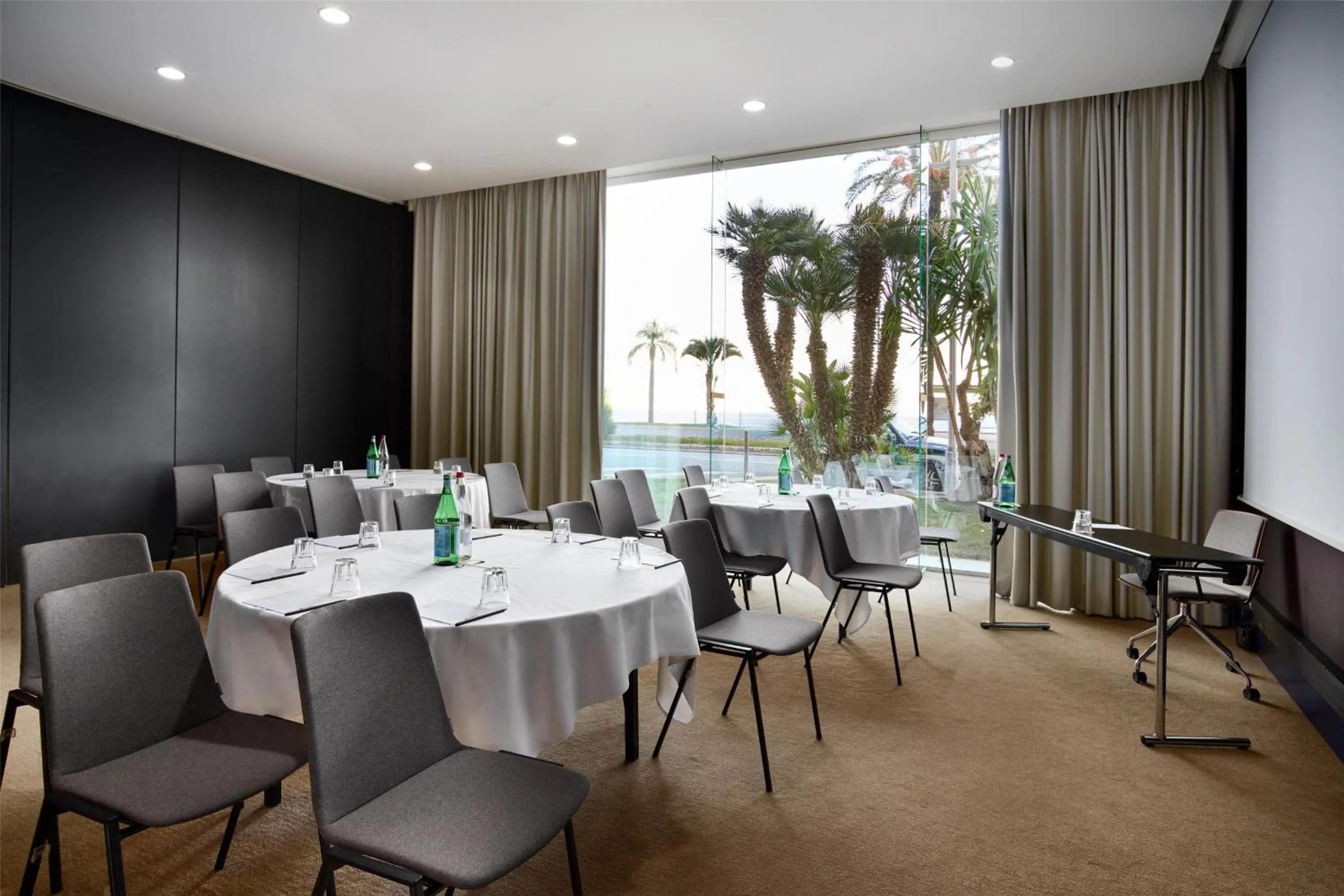 Meeting/conference room in Radisson Blu Hotel Nice