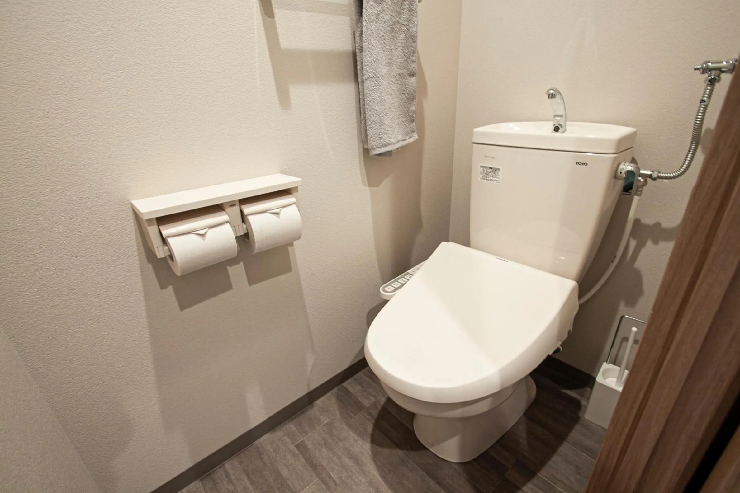 Toilet in UCHI Living stay Odori 11