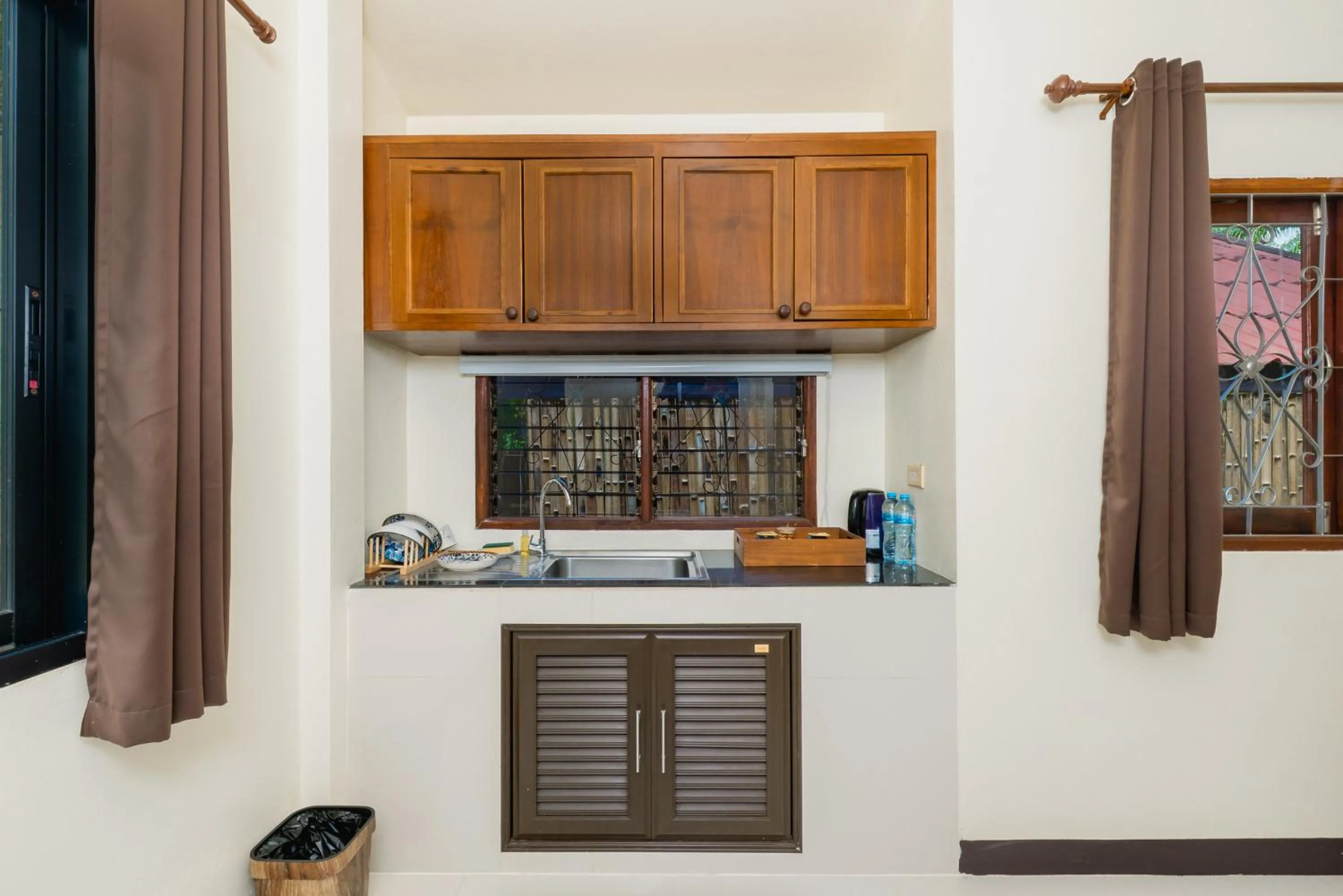 minibar in Green Garden House