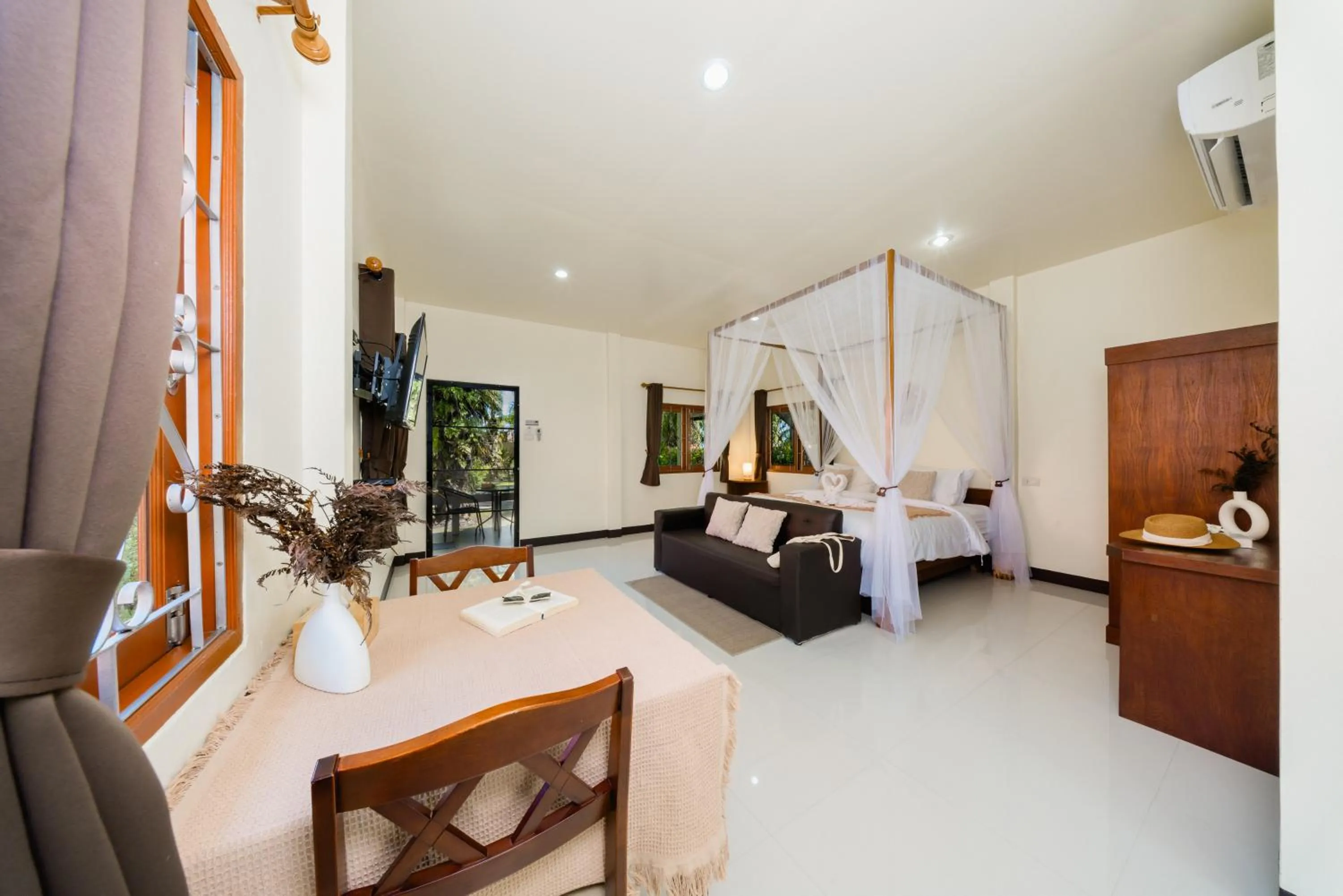 Bedroom, Bed in Green Garden House