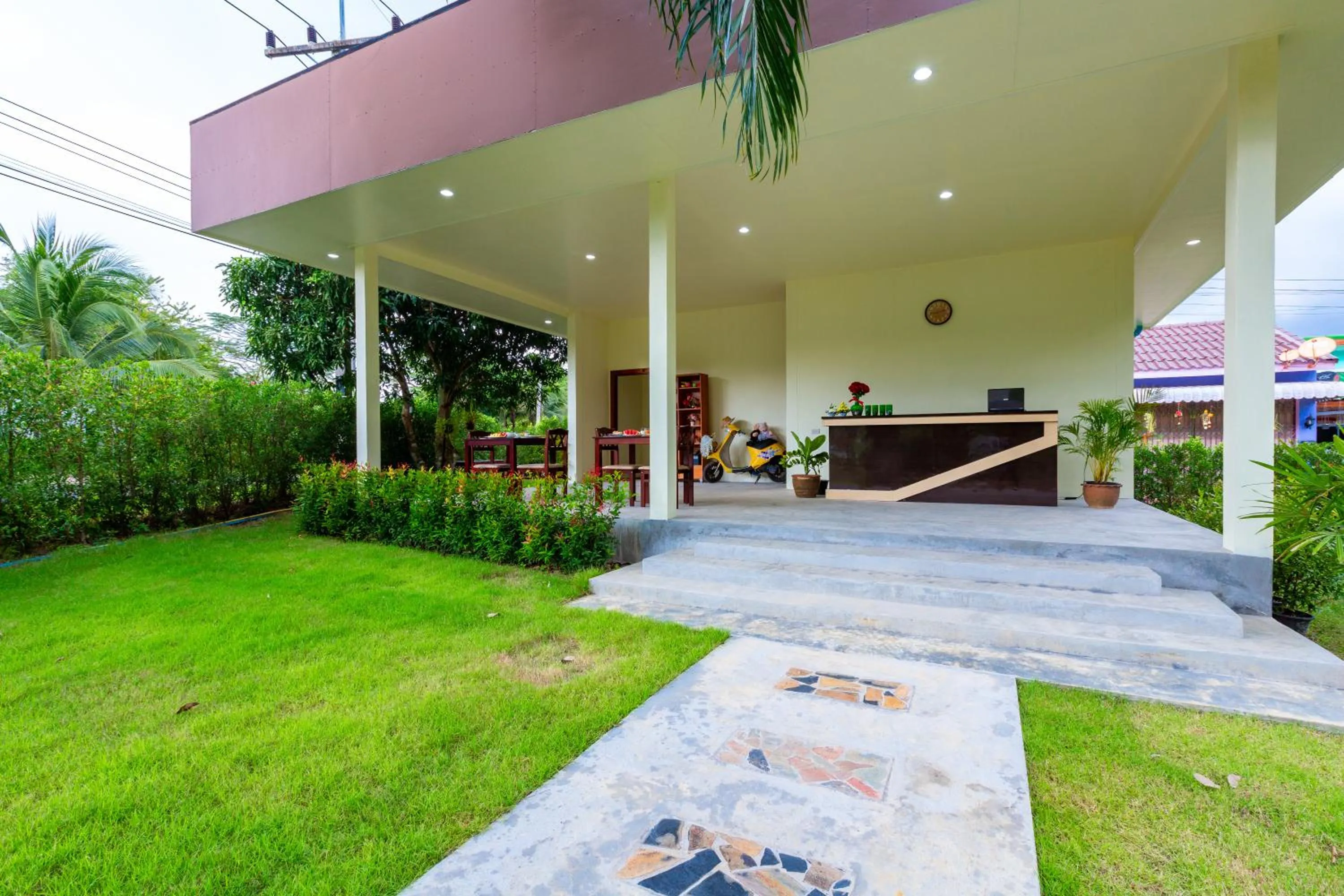 Facade/entrance in Green Garden House