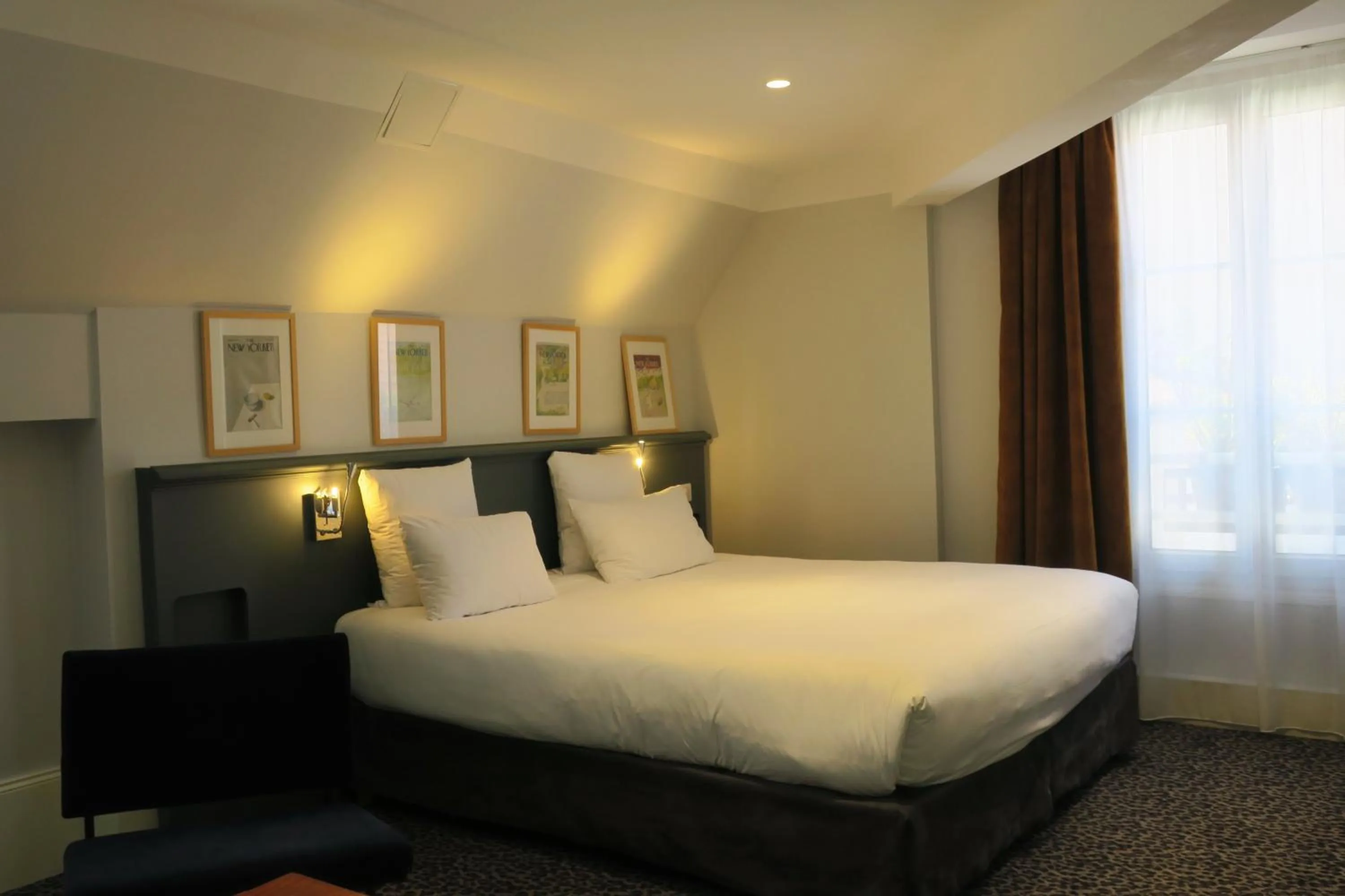 Bedroom, Bed in Hotel De Verdun 1882, BW Signature Collection