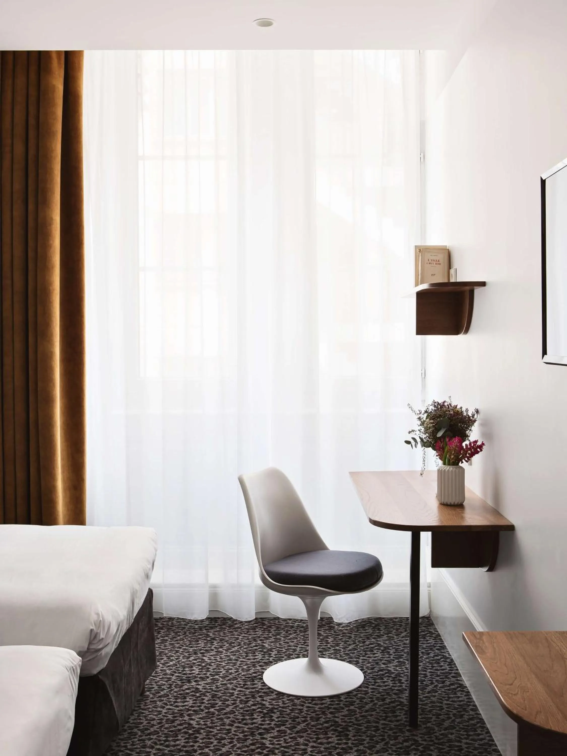 Bedroom, Bed in Hotel De Verdun 1882, BW Signature Collection