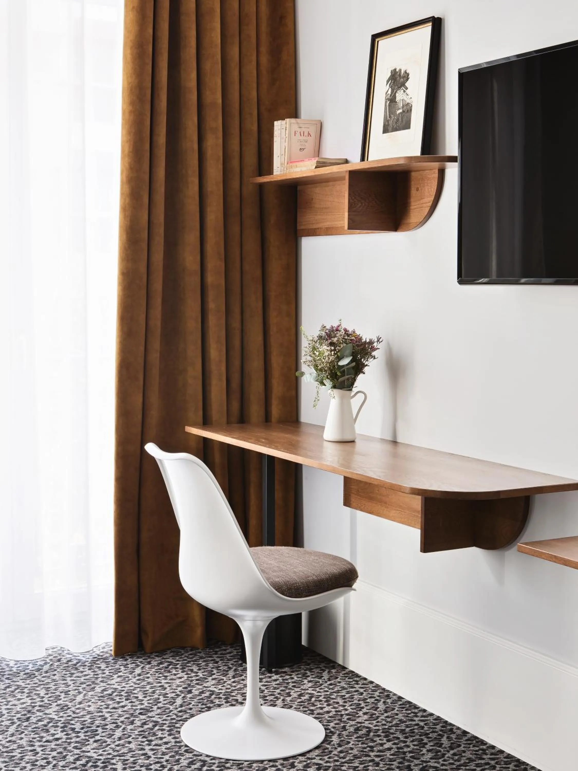 hair dresser in Hotel De Verdun 1882, BW Signature Collection