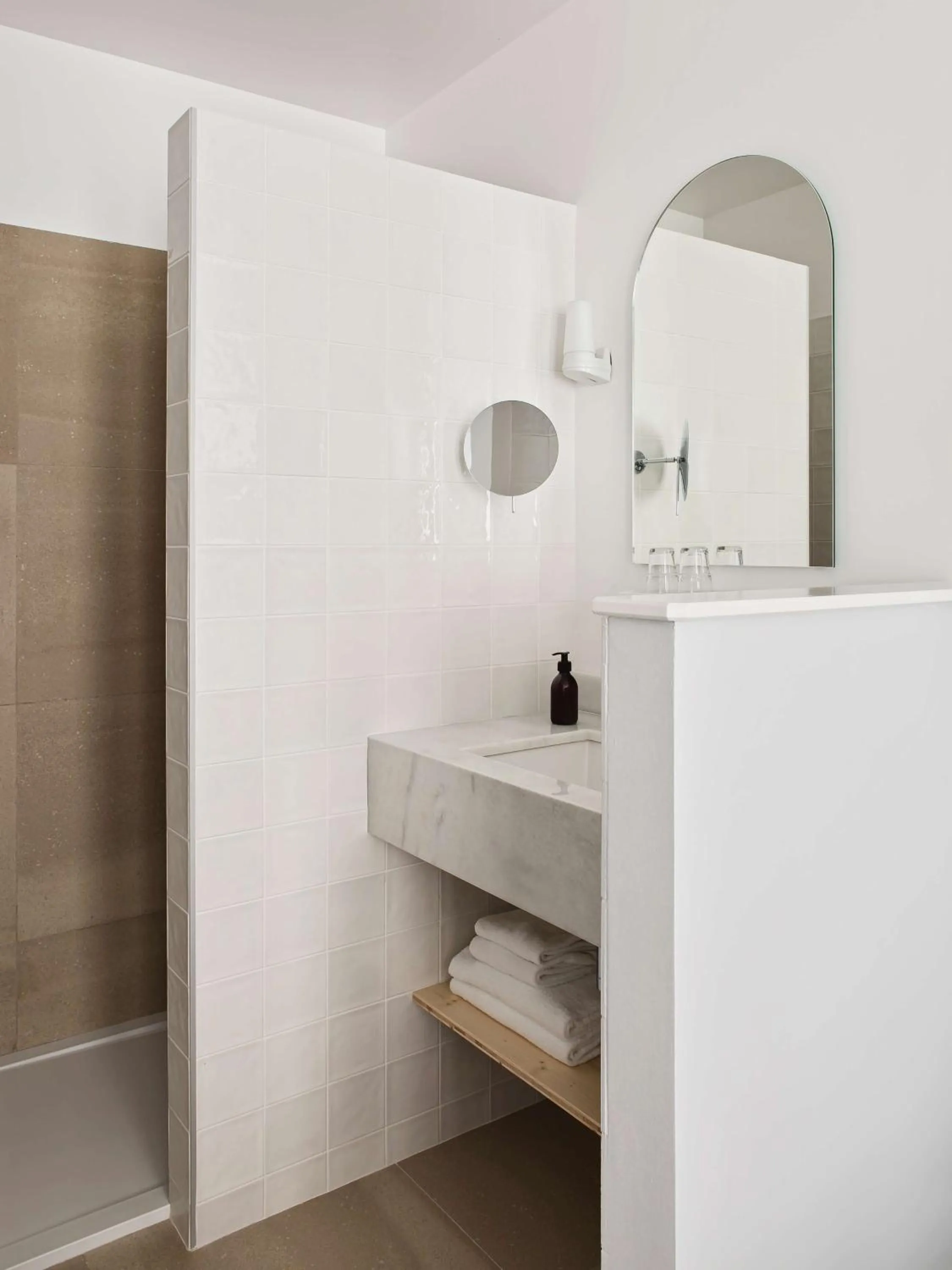 Bathroom in Hotel De Verdun 1882, BW Signature Collection