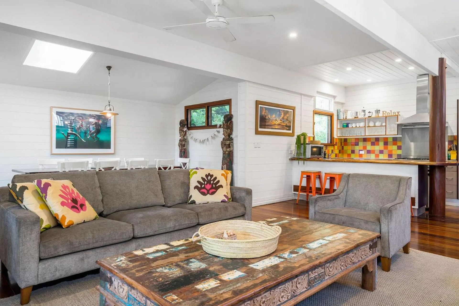 Living room in Longhouse - spacious 4 BR Belongil Beach retreat