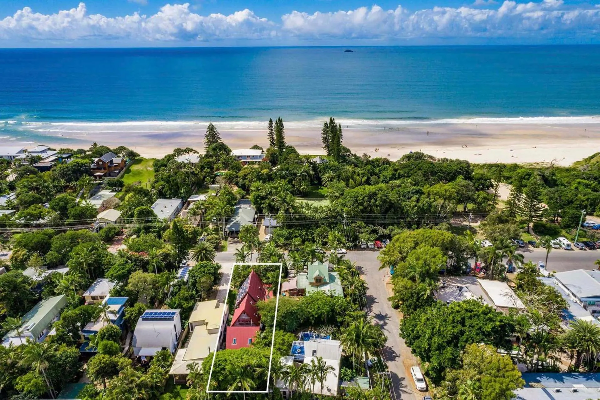 Property building in Longhouse - spacious 4 BR Belongil Beach retreat