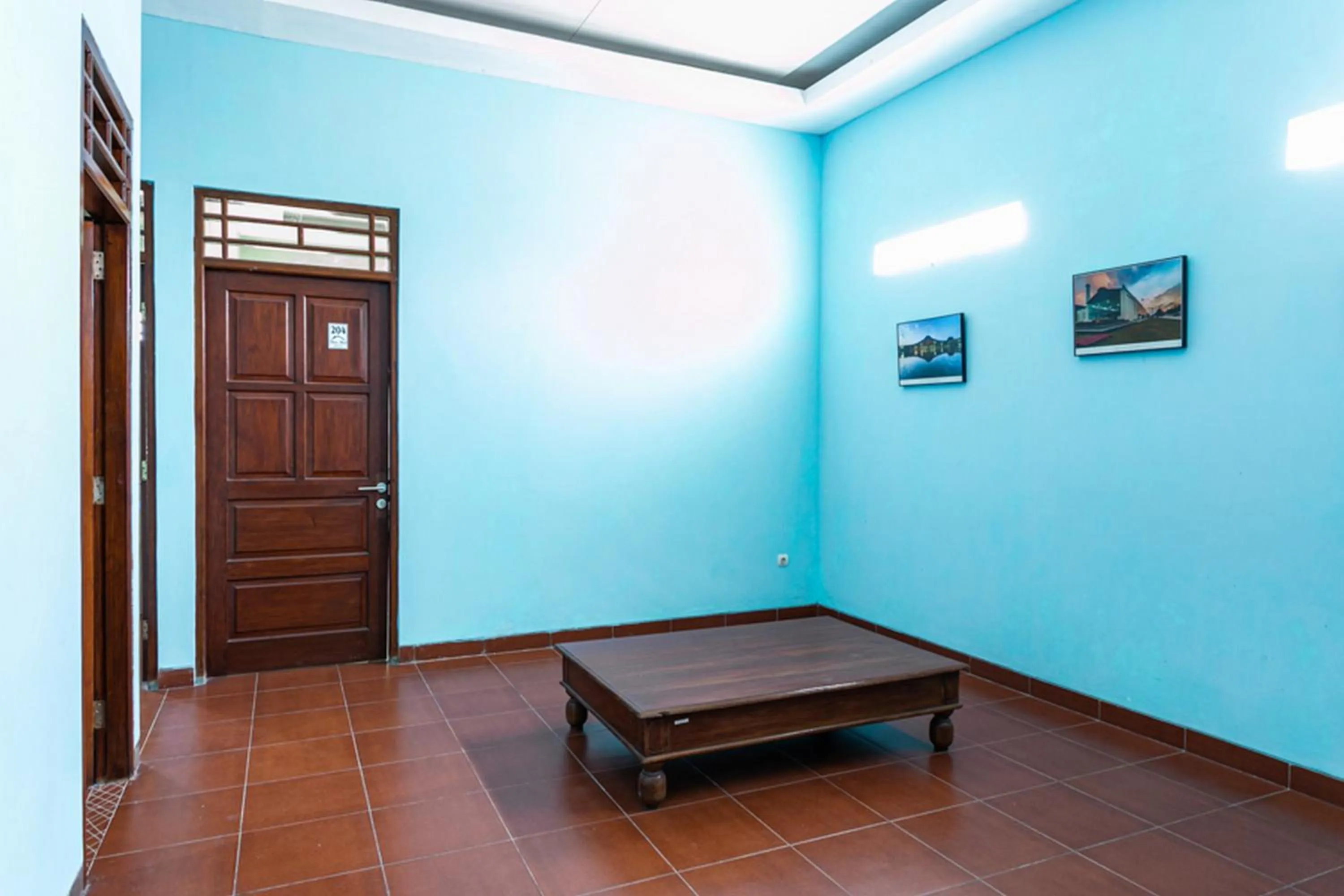 RedDoorz near Puro Mangkunegaran