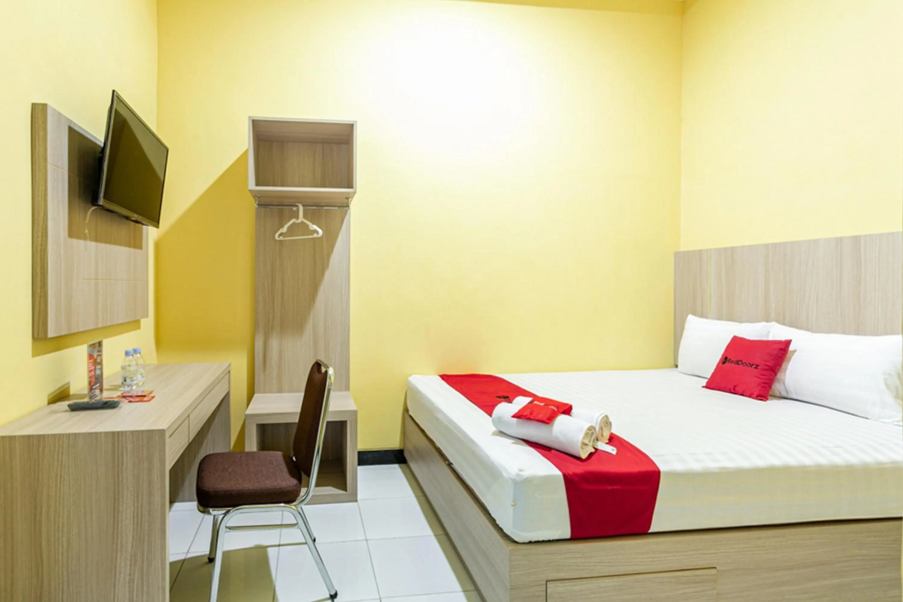 Bed in RedDoorz near Puro Mangkunegaran