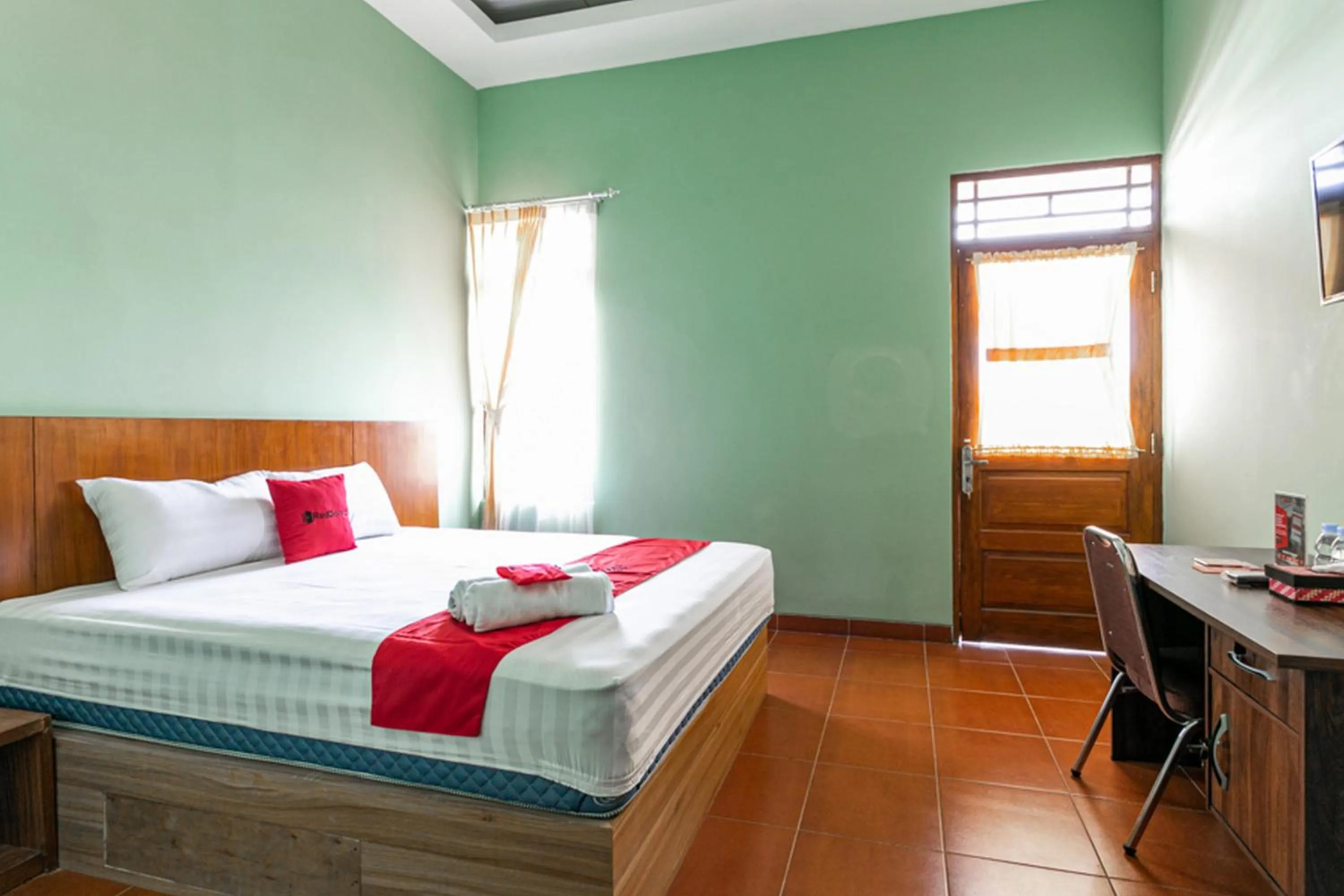 Bed in RedDoorz near Puro Mangkunegaran