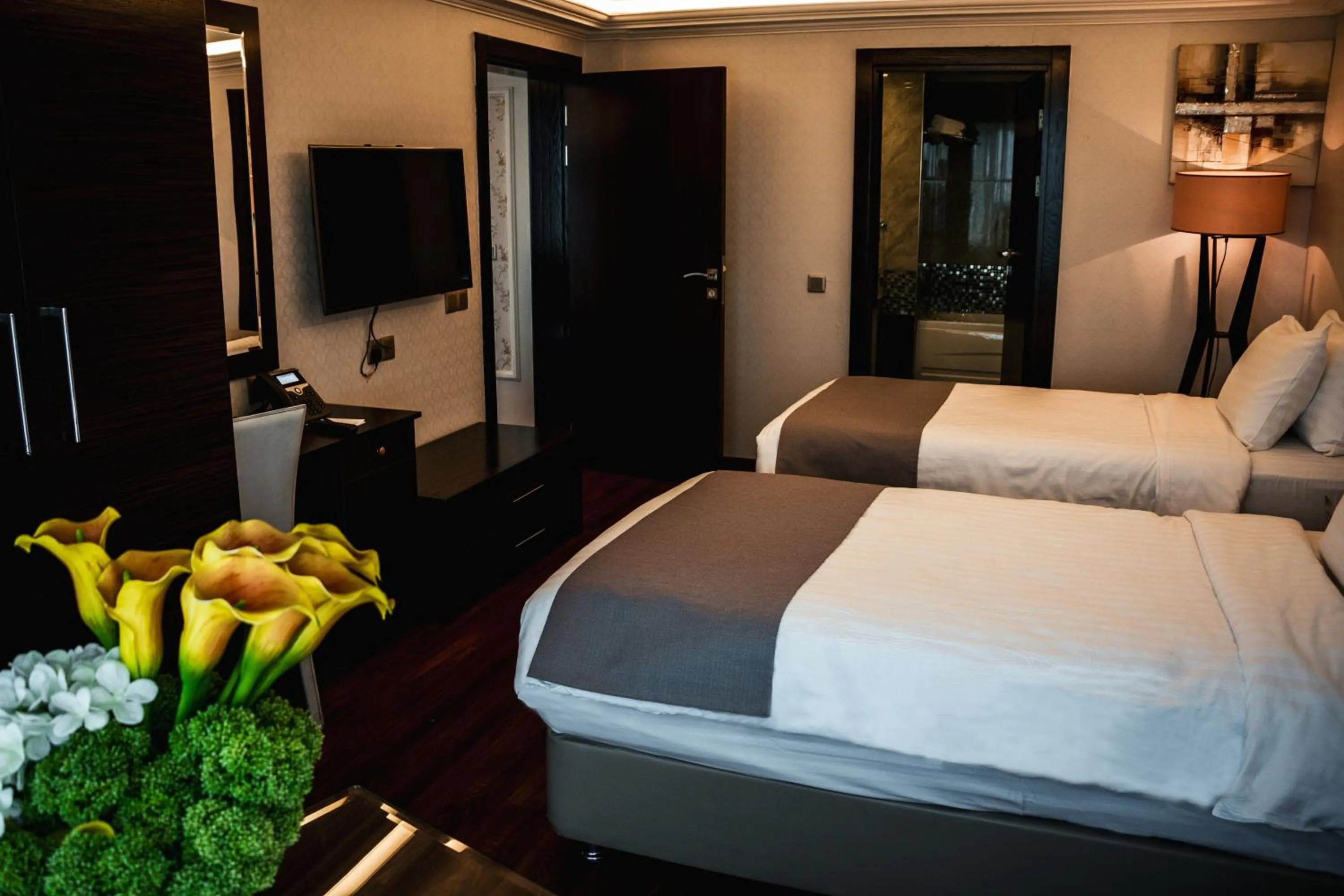 Photo of the whole room, Bed in Erbil International Hotel