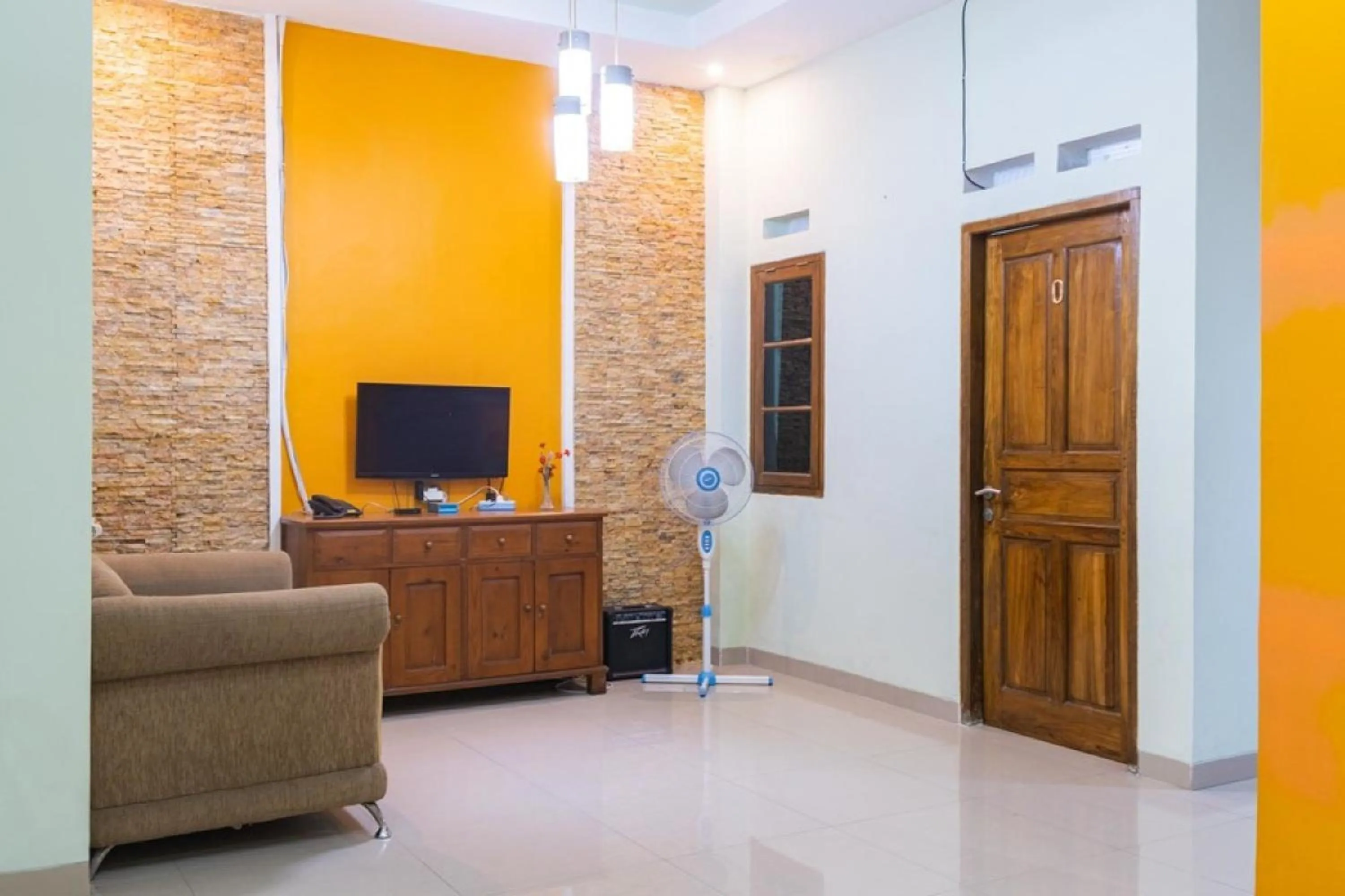 Seating area in RedDoorz Syariah near Grand Kota Bintang