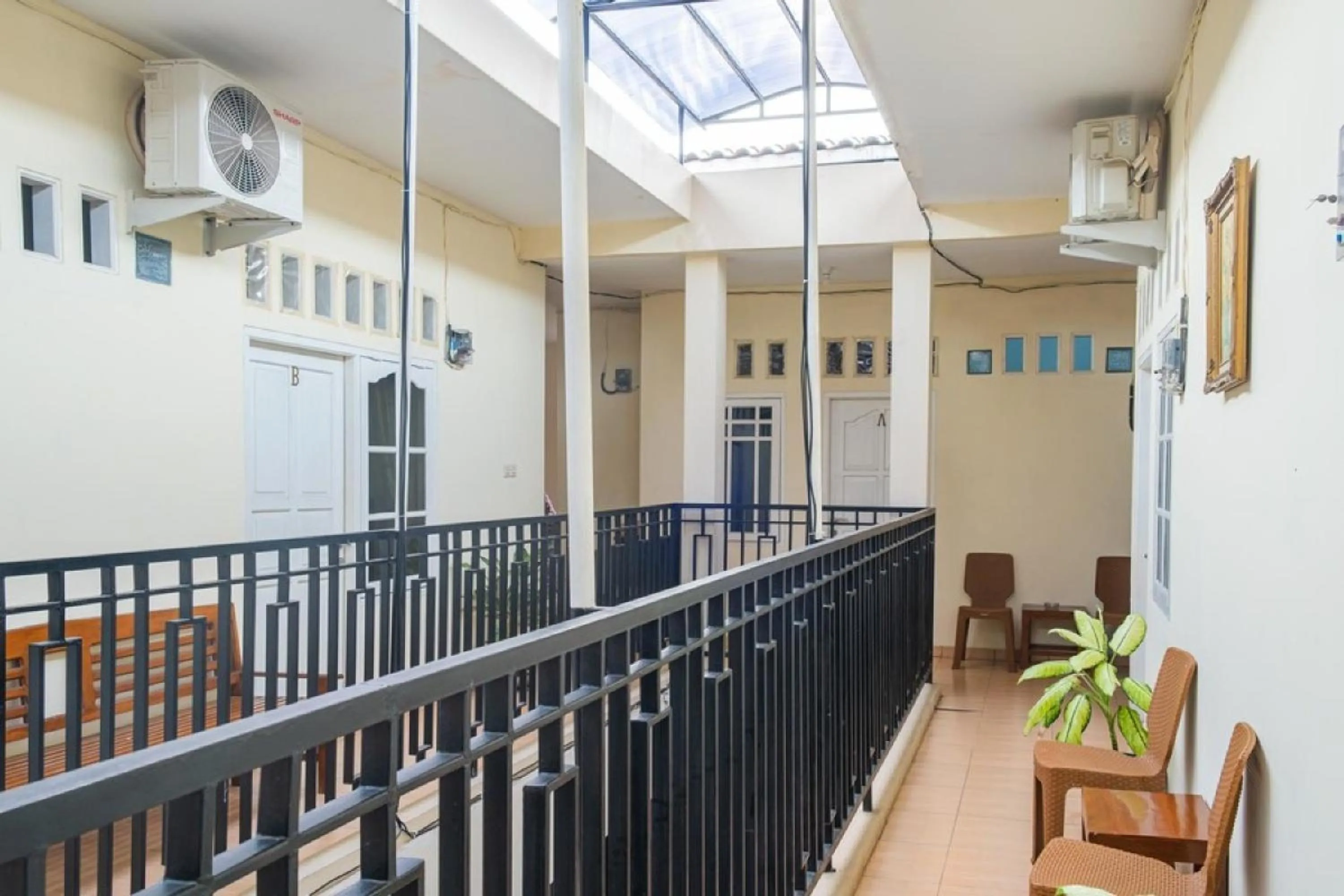 Balcony/Terrace in RedDoorz Syariah near Grand Kota Bintang