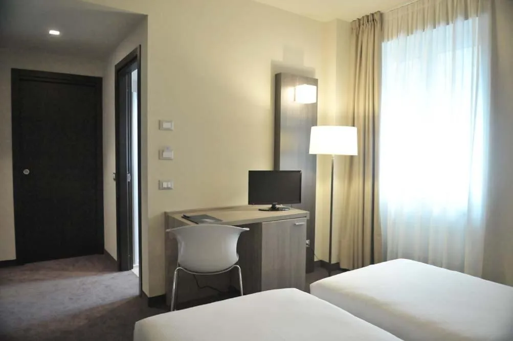 Bed in HLL Hotel Lungolago Lecco-Como Lake