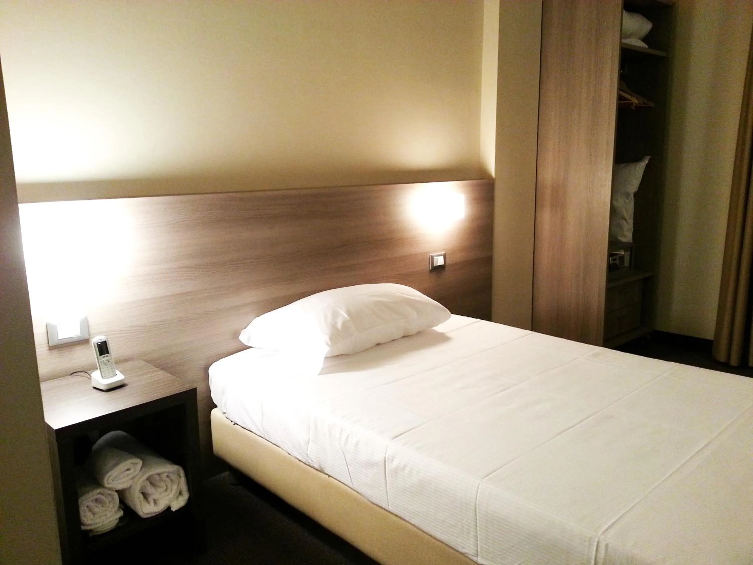 Bed in HLL Hotel Lungolago Lecco-Como Lake