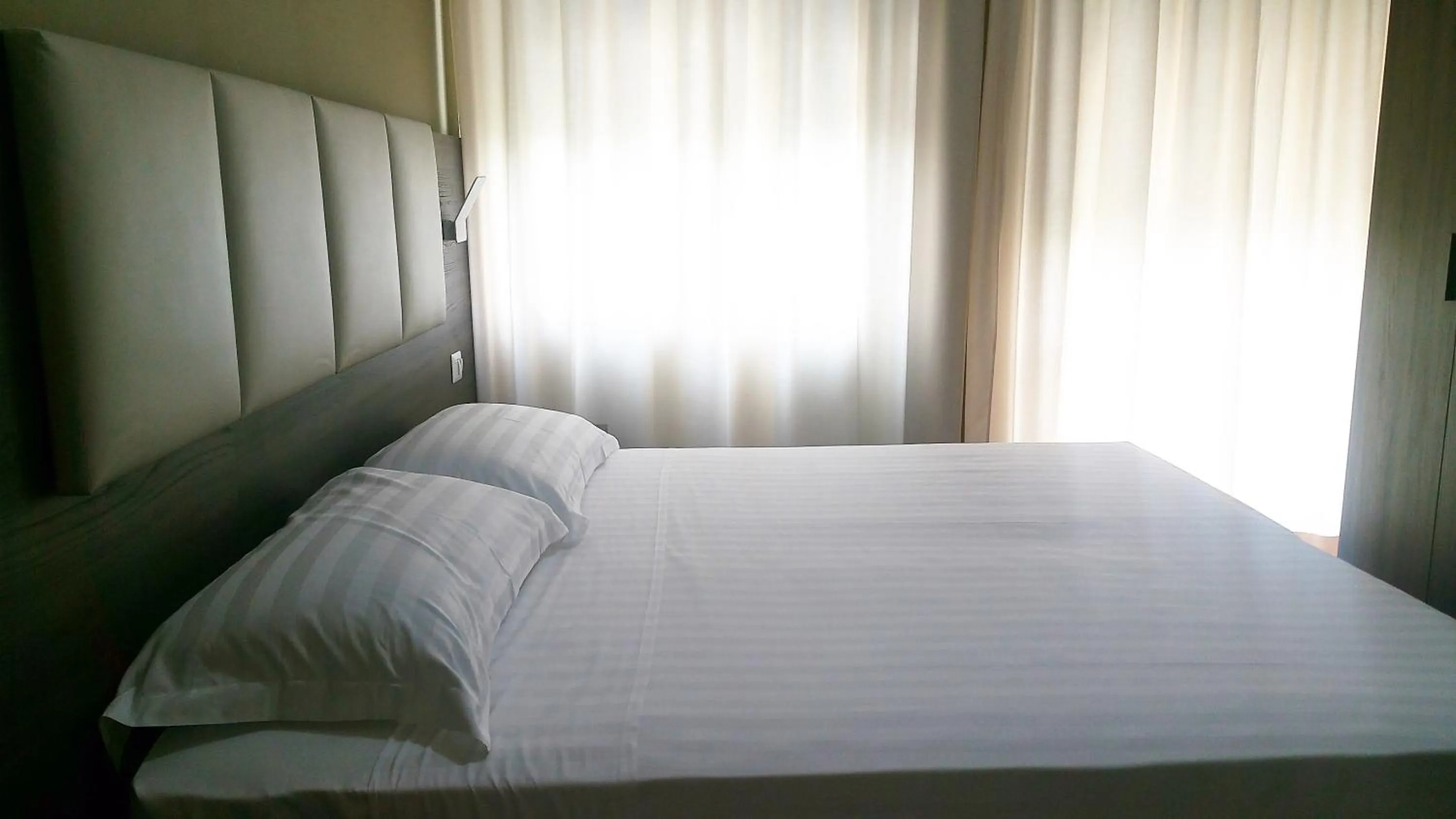 Bed in HLL Hotel Lungolago Lecco-Como Lake