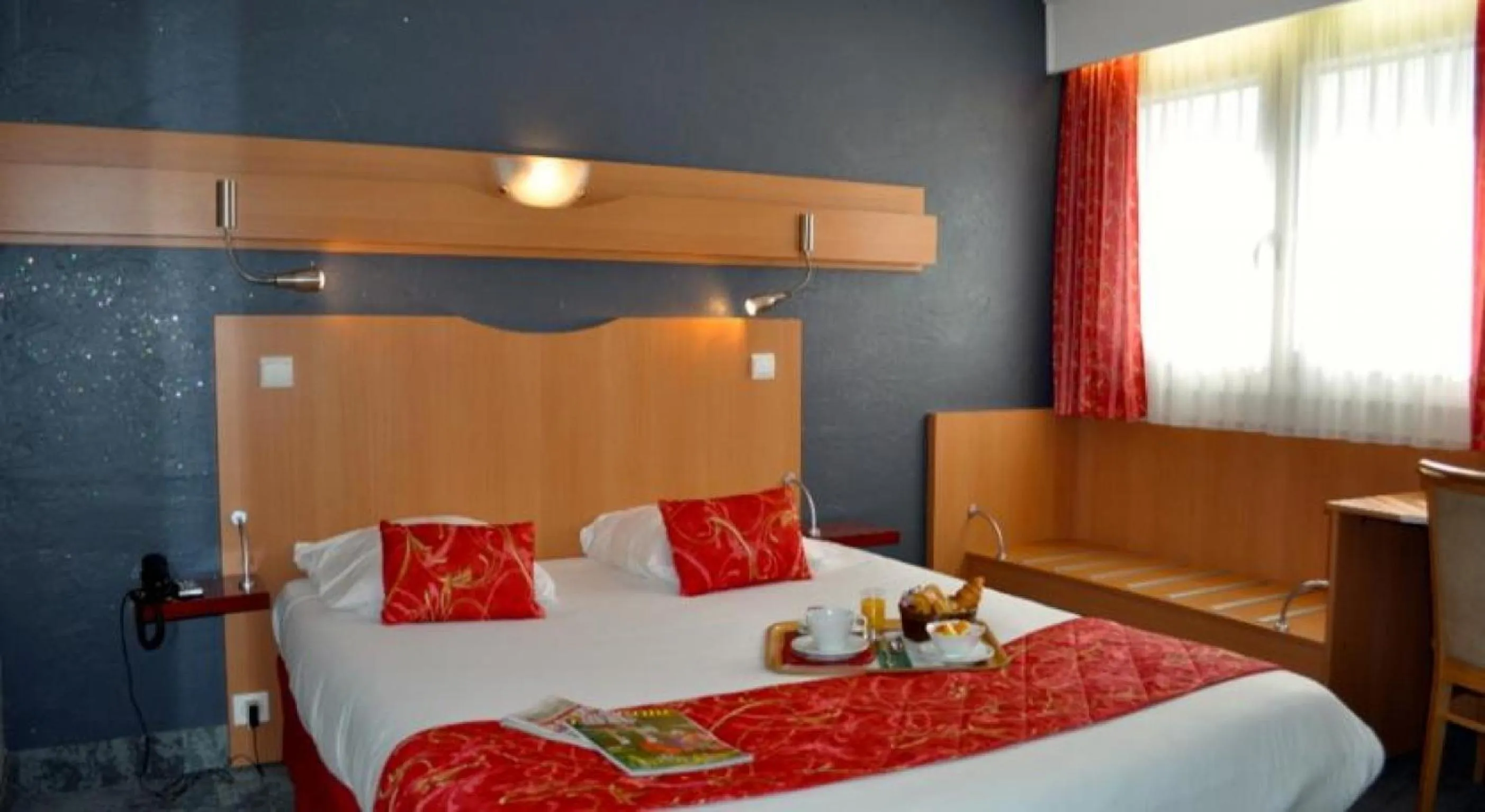 Day, Bed in Atalante