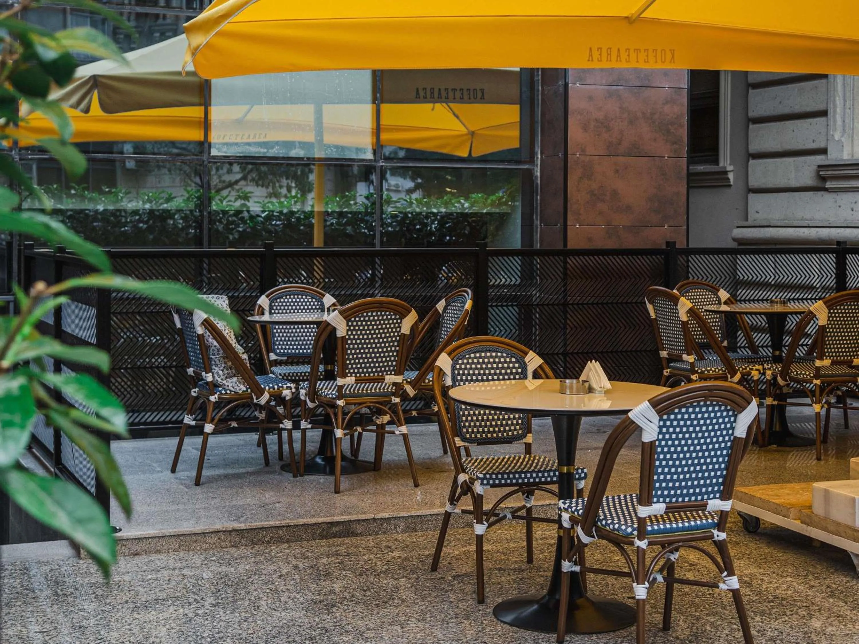 Restaurant/places to eat in Mercure Baku City