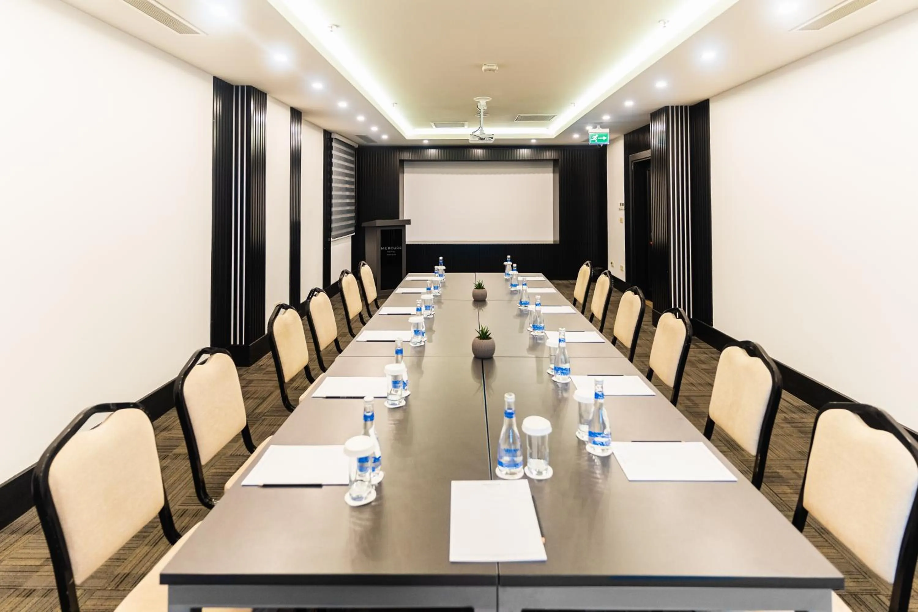 Meeting/conference room in Mercure Baku City