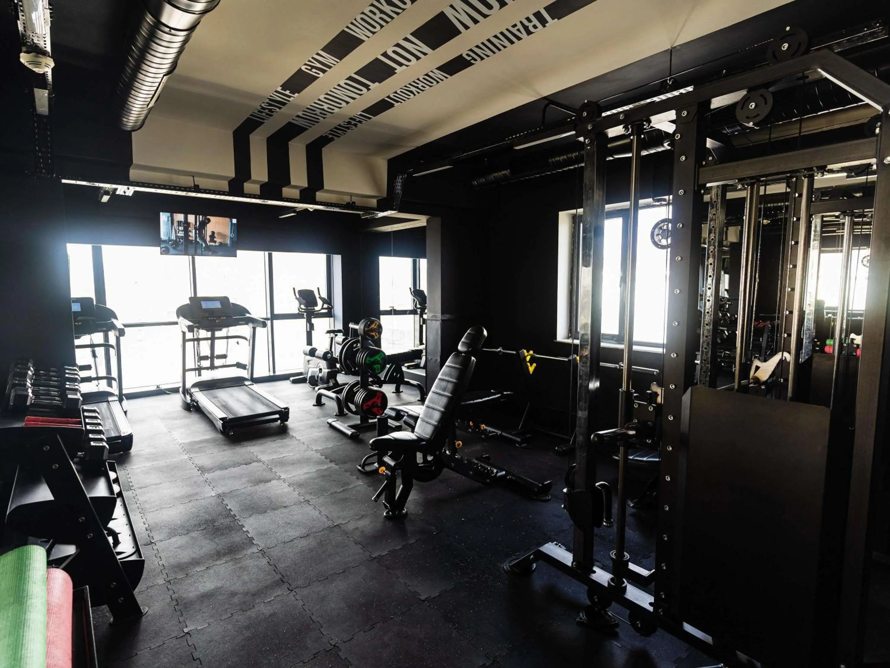 Fitness centre/facilities in Mercure Baku City