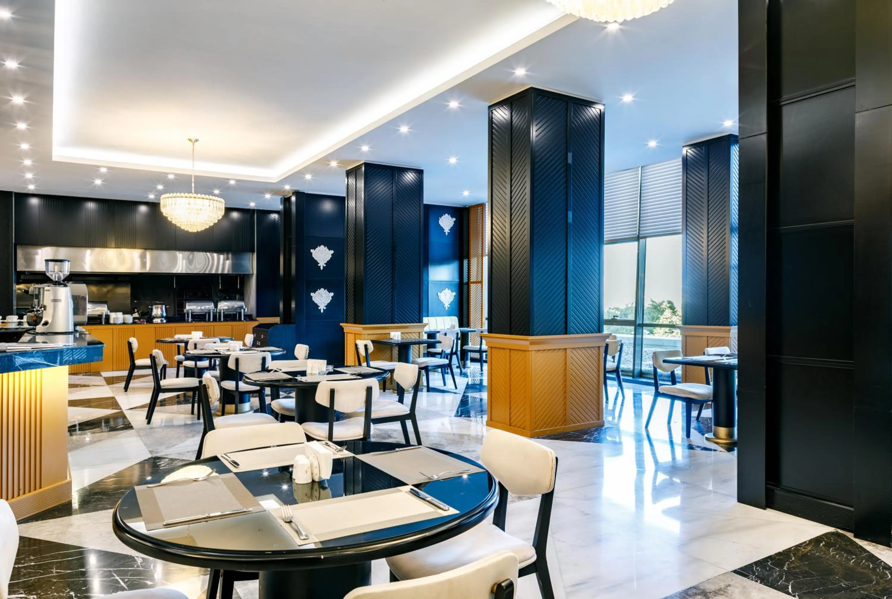 Restaurant/places to eat in Mercure Baku City