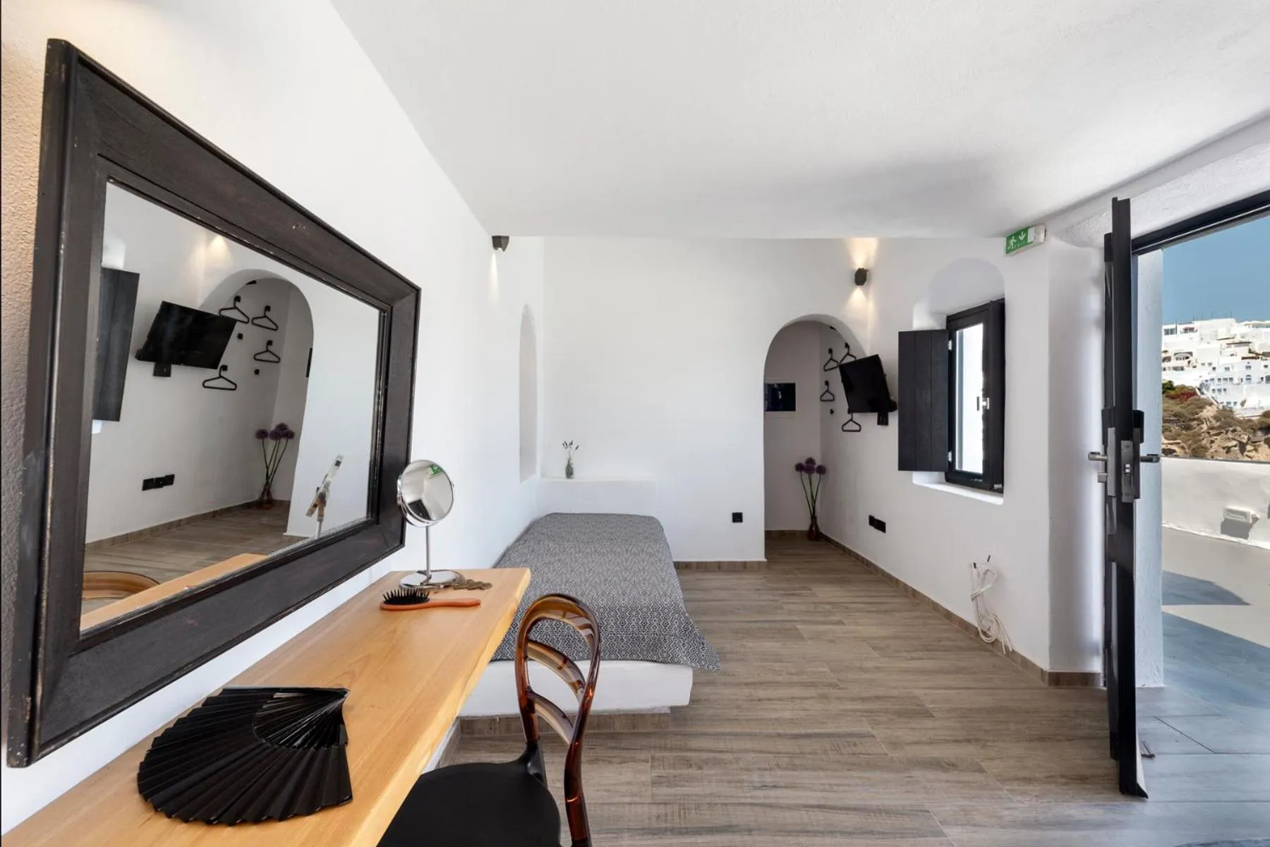 Living room, Bed in Pearl of Caldera Oia - Boutique Hotel by Pearl Hotel Collection