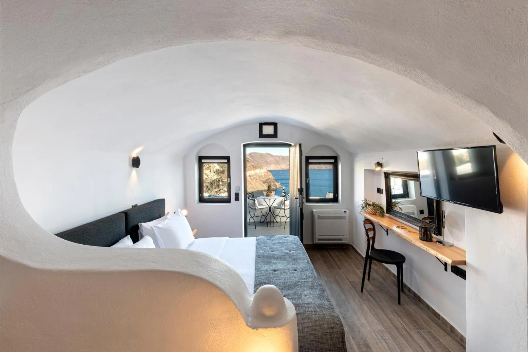 TV and multimedia, Bed in Pearl of Caldera Oia - Boutique Hotel by Pearl Hotel Collection