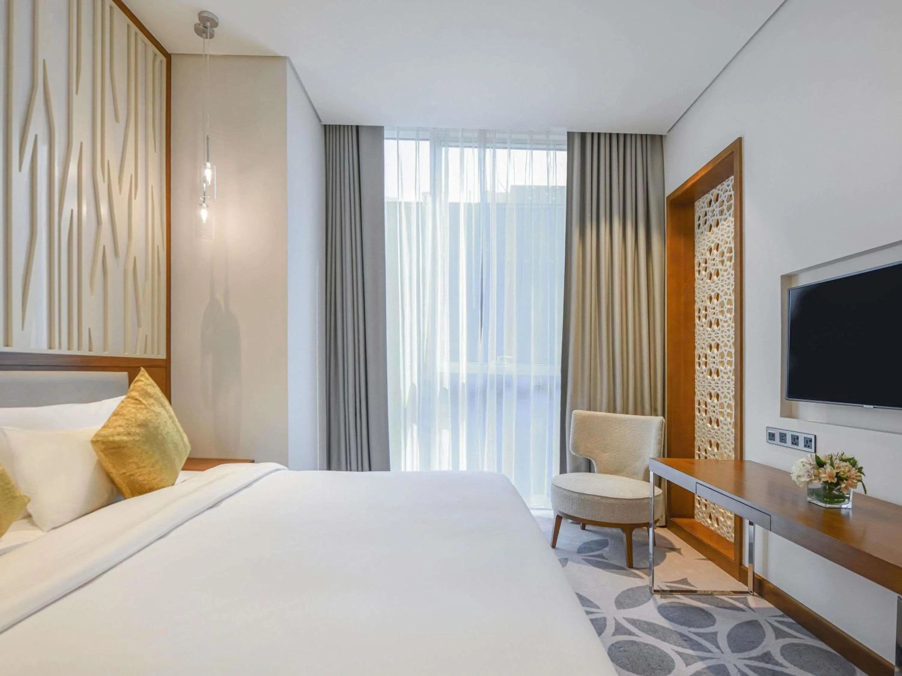Bedroom, Bed in Grand Mercure Dubai City