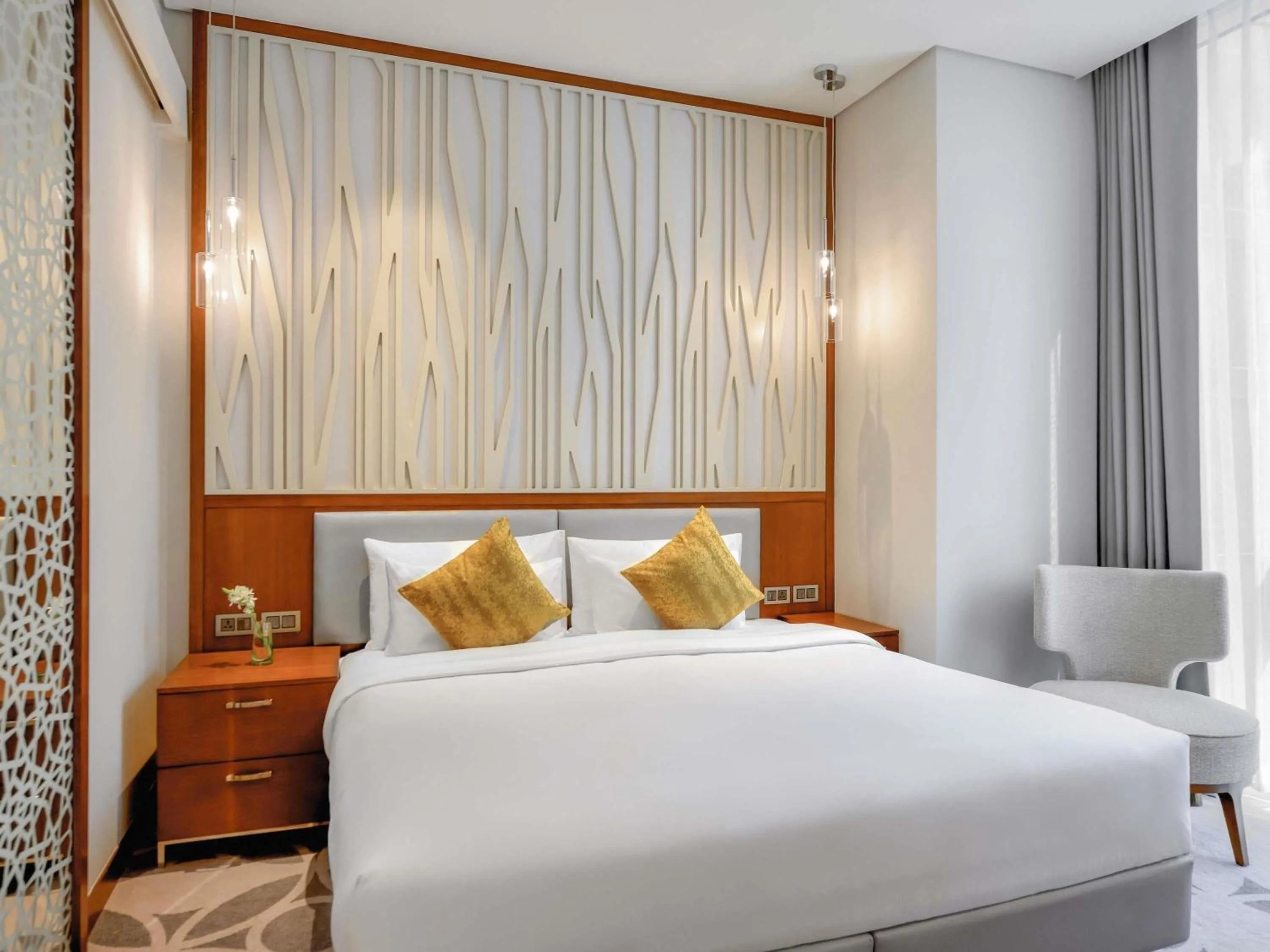 Bedroom, Bed in Grand Mercure Dubai City