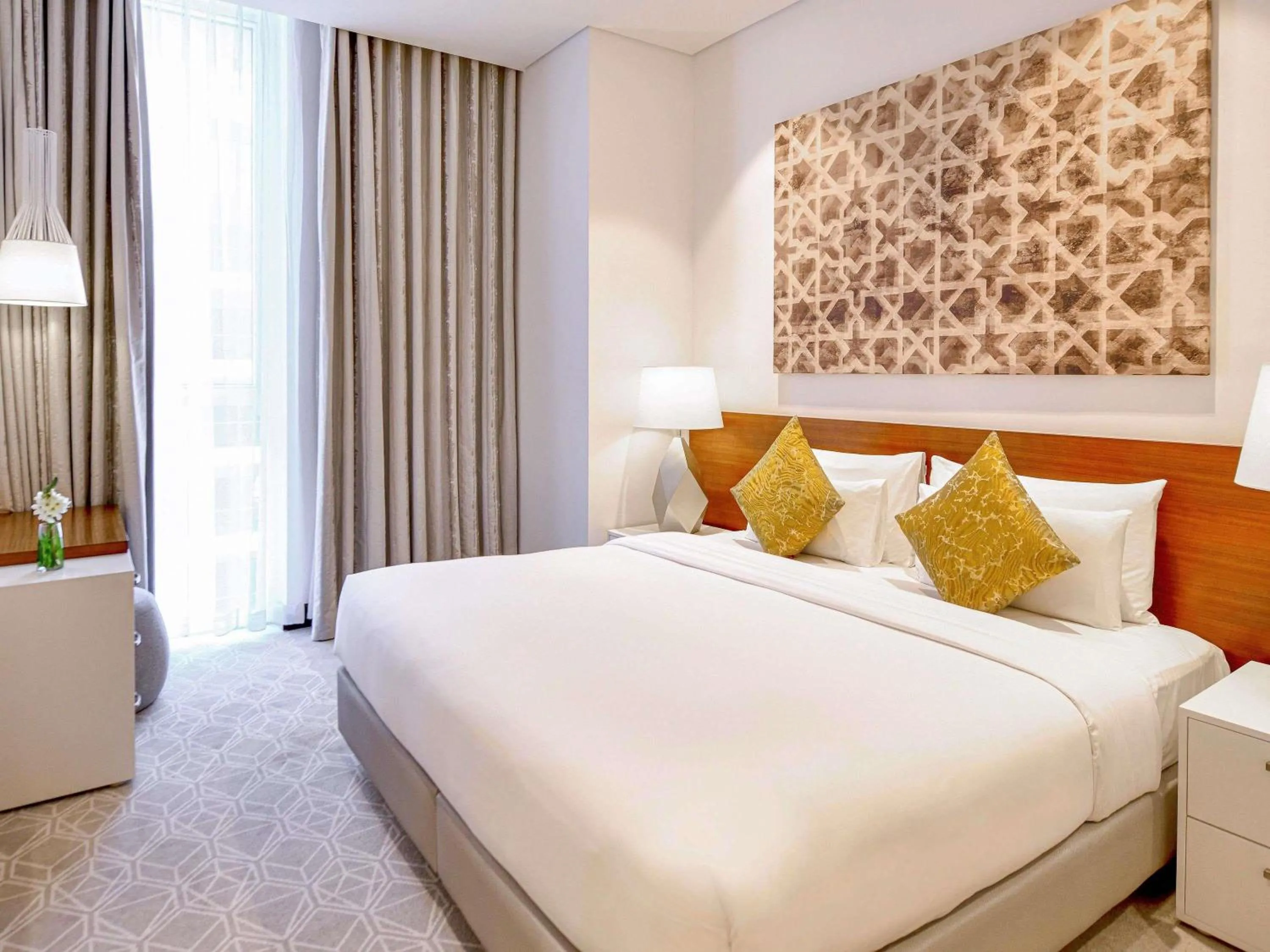 Bedroom, Bed in Grand Mercure Dubai City