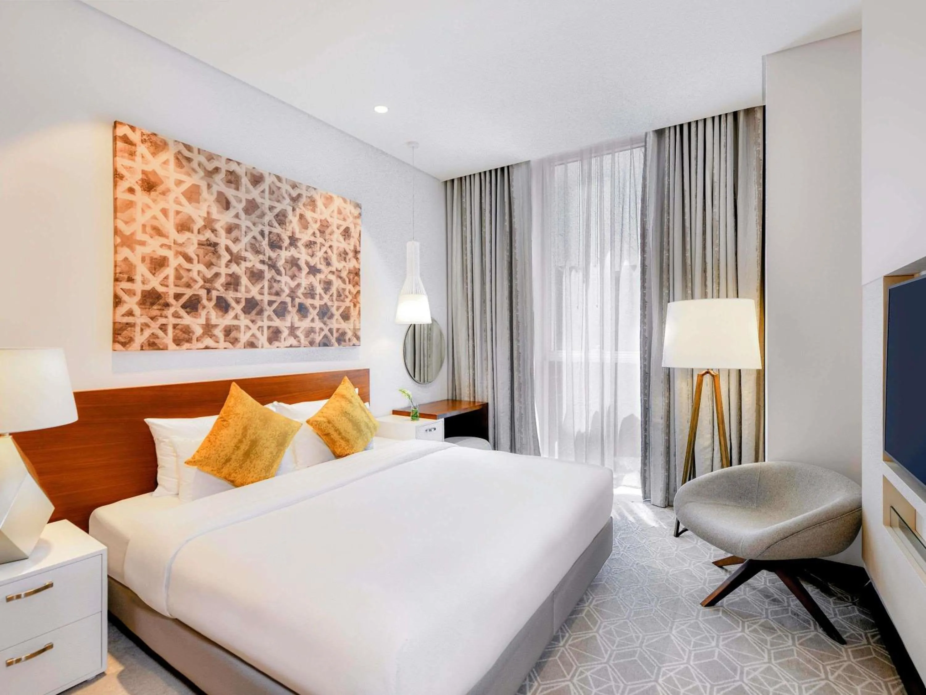 Bedroom, Bed in Grand Mercure Dubai City