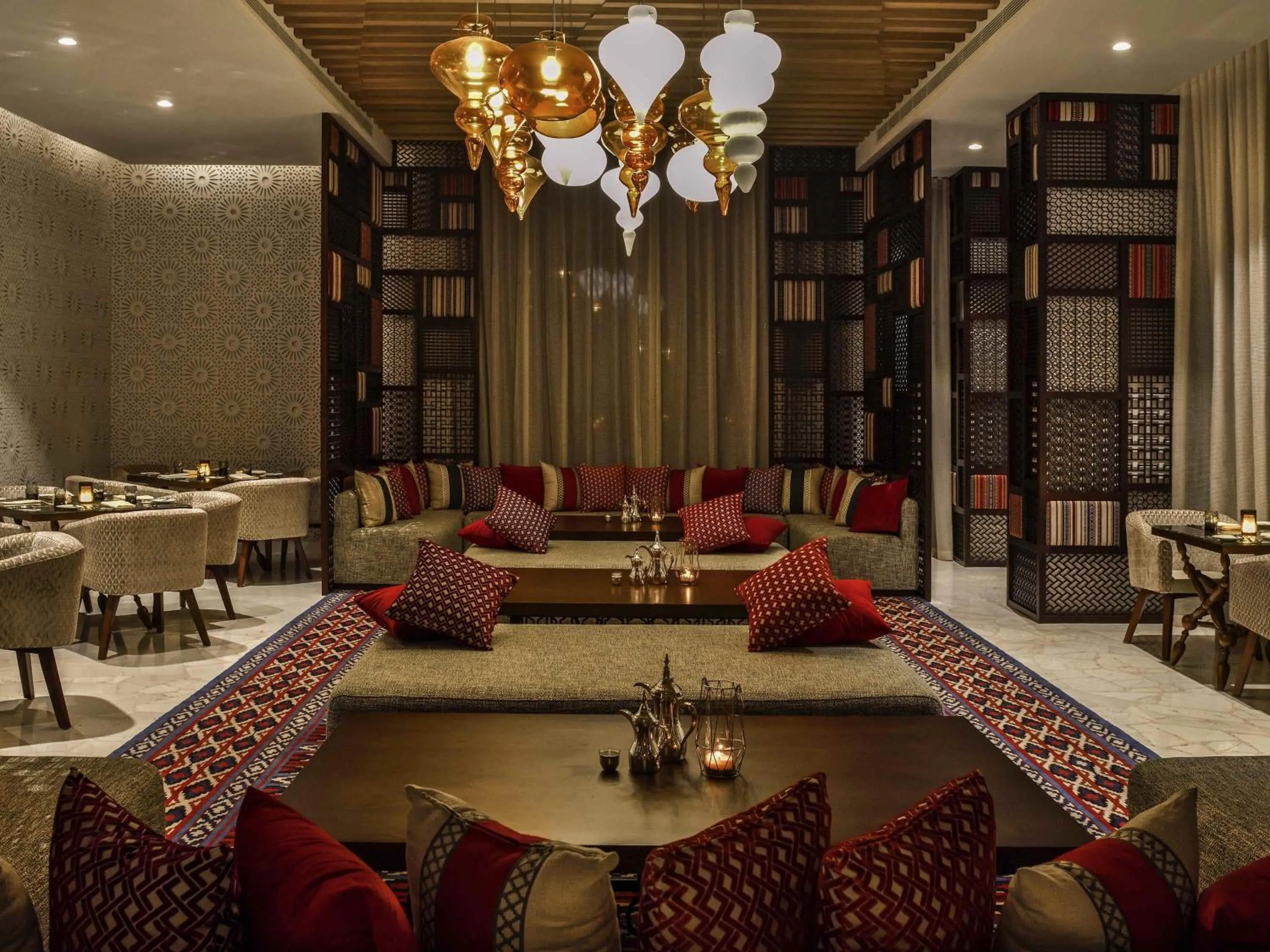 Restaurant/places to eat in Grand Mercure Dubai City