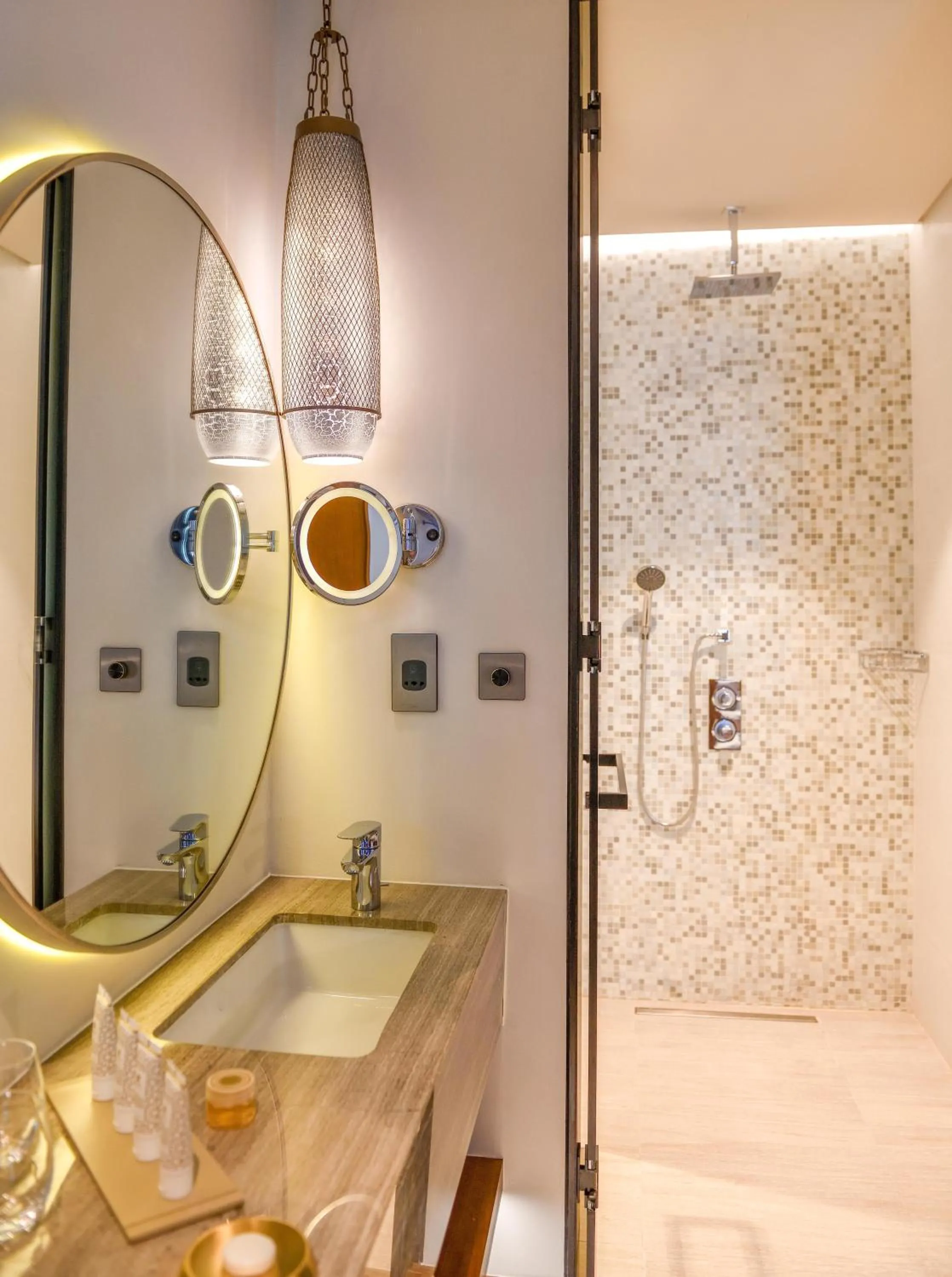 Shower in Grand Mercure Dubai City
