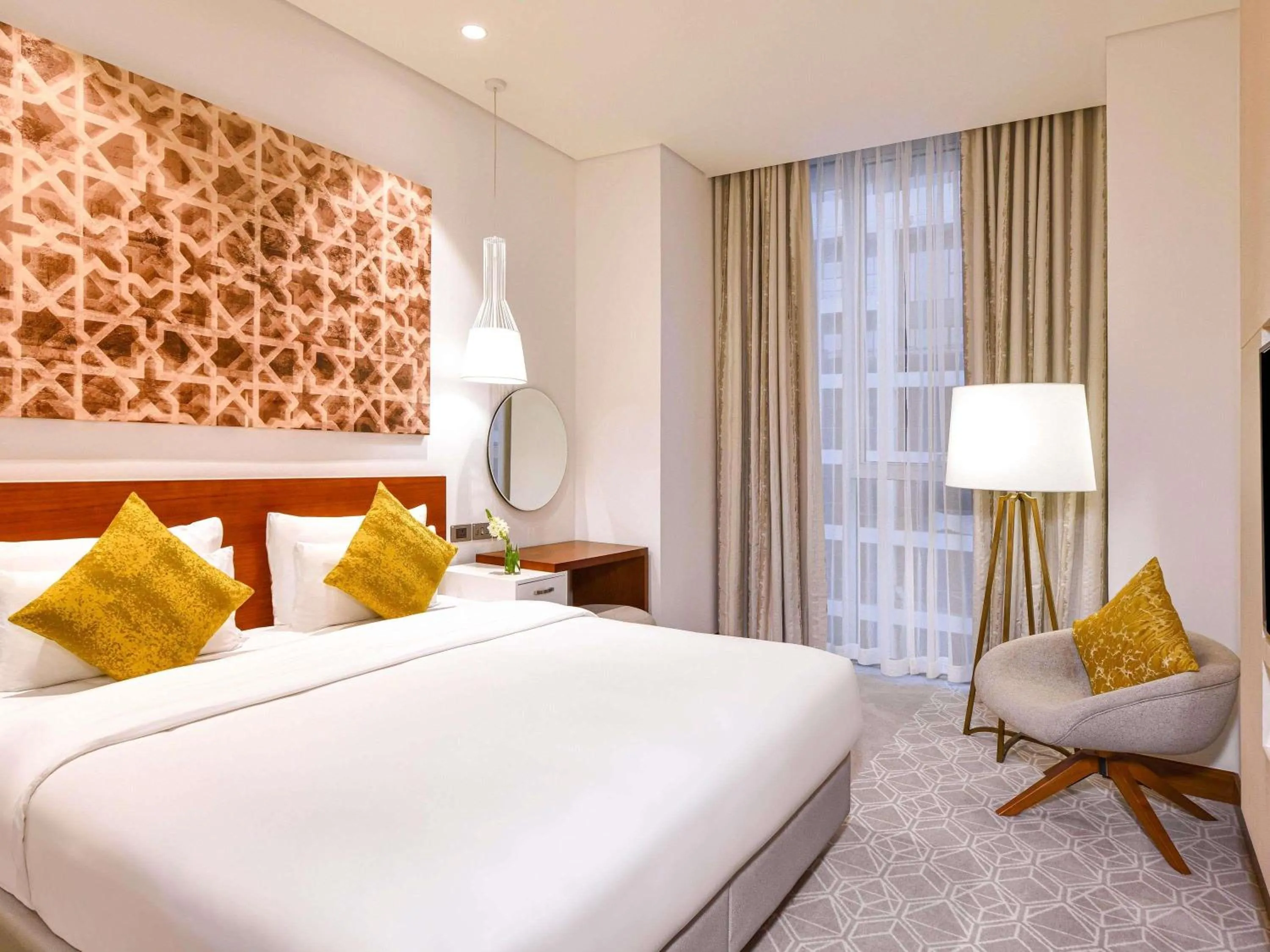 Bedroom, Bed in Grand Mercure Dubai City