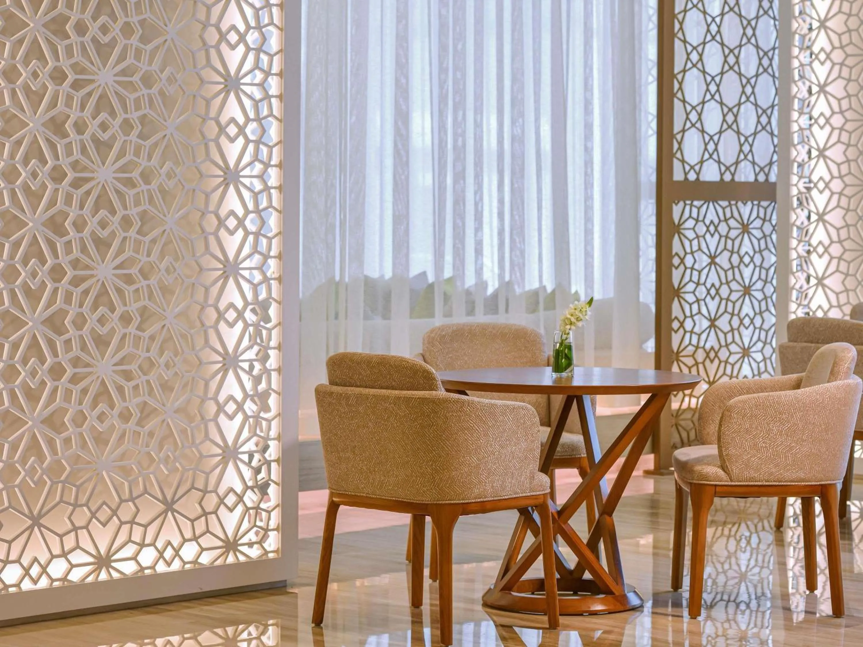 Restaurant/places to eat in Grand Mercure Dubai City