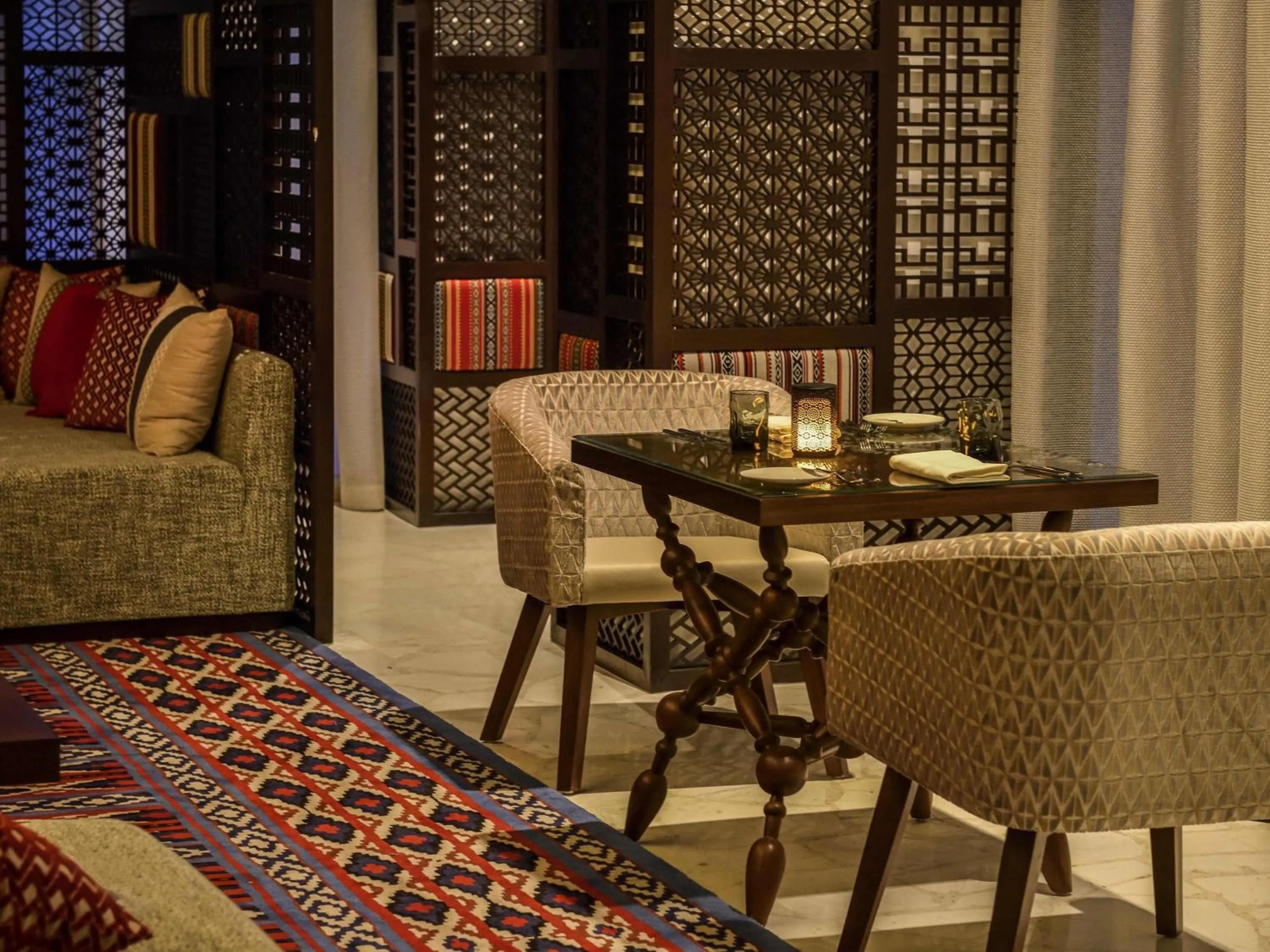 Restaurant/places to eat in Grand Mercure Dubai City