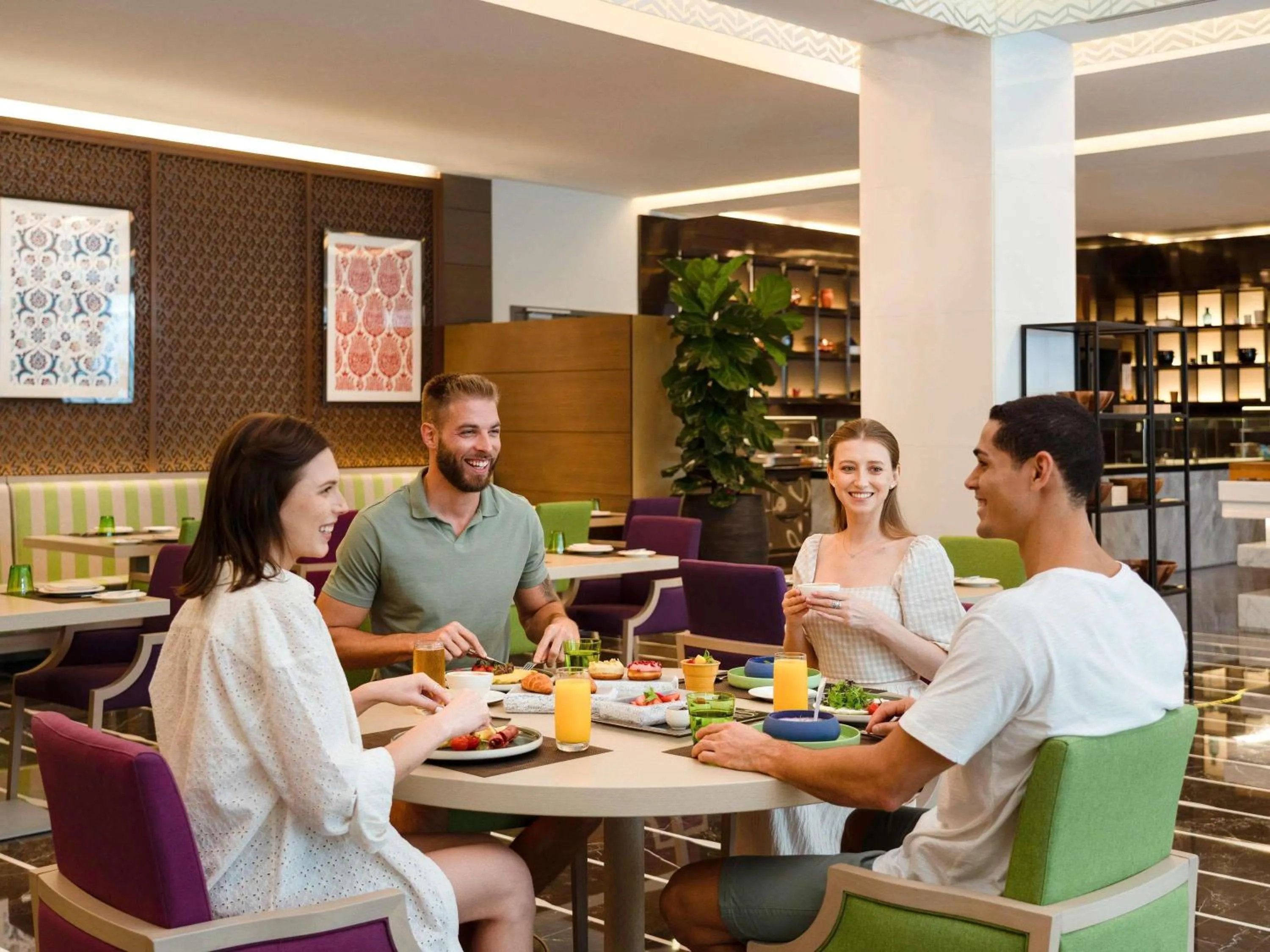 Restaurant/places to eat in Pullman Doha West Bay