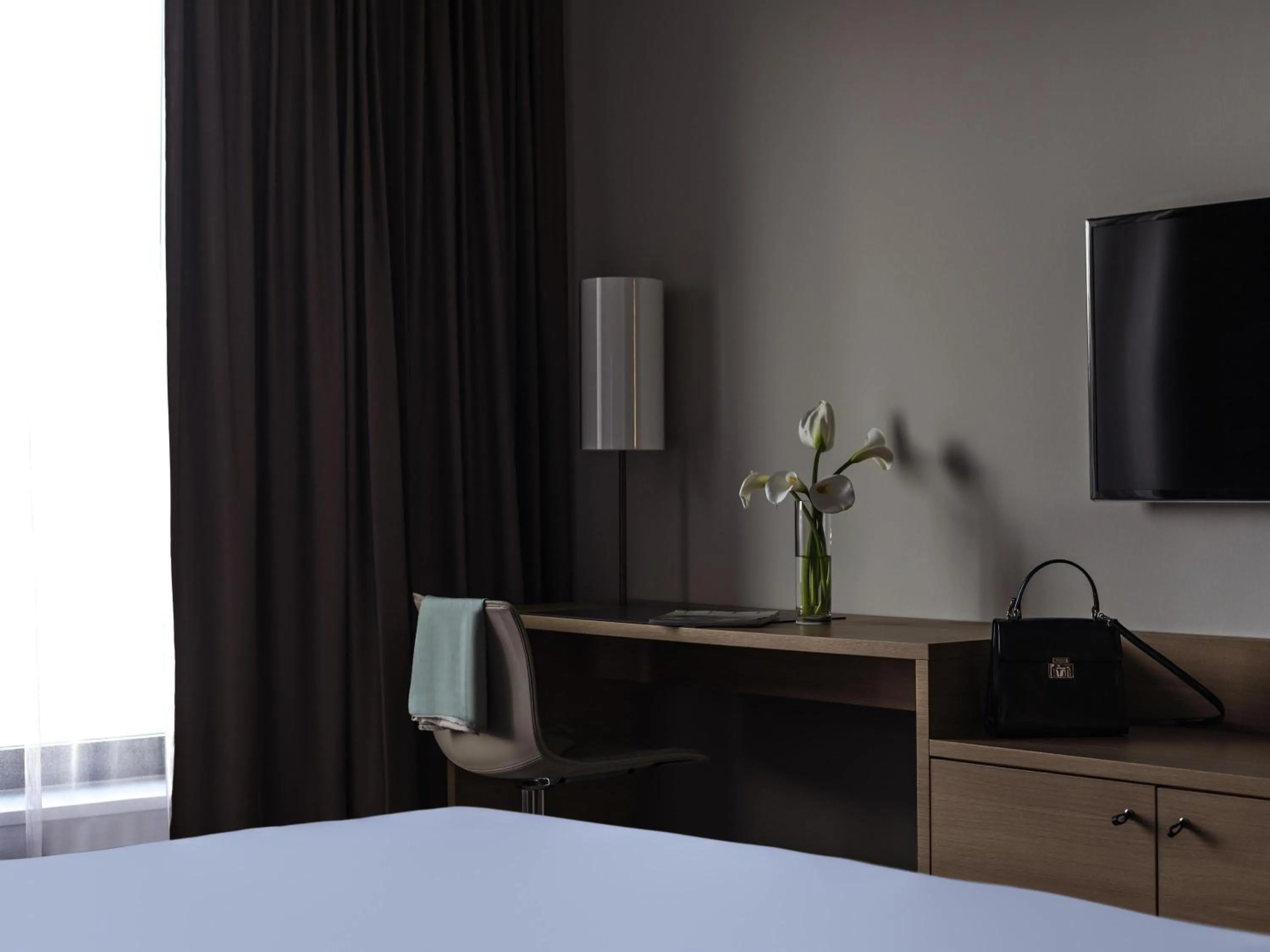 Bedroom, Bed in Pullman Doha West Bay